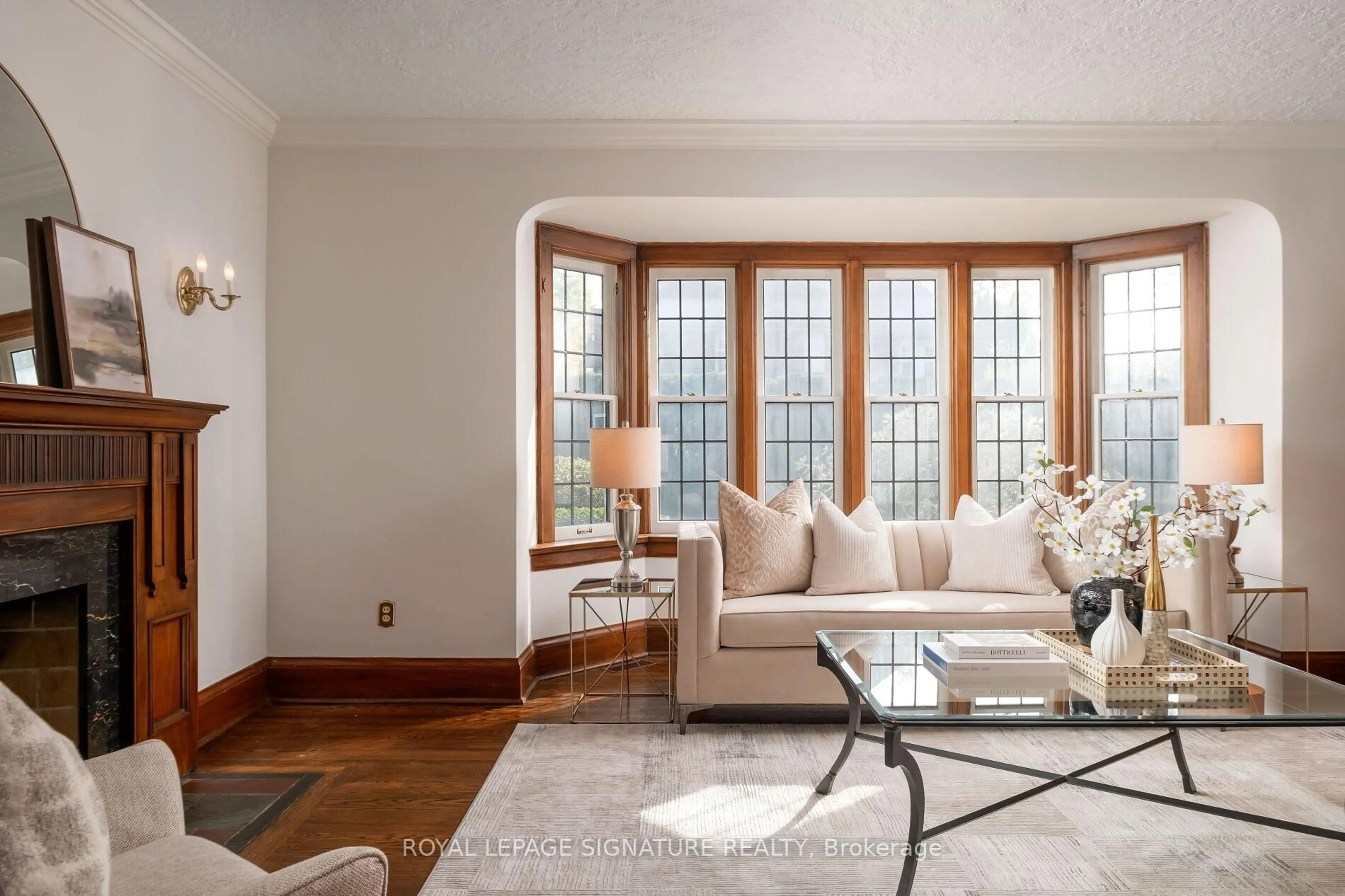 Living room with furniture, unknown for 51 Strath Ave, Toronto Ontario M8X 1R4