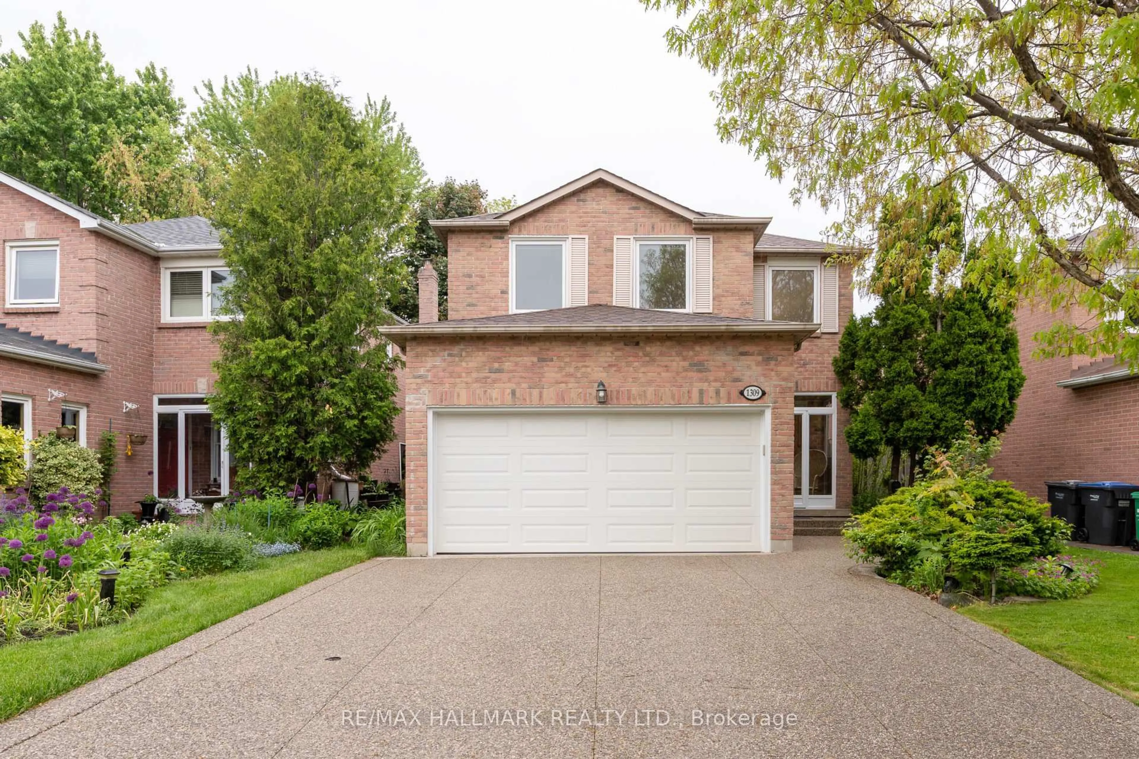 Home with brick exterior material, street for 1309 Sweetbirch Crt, Mississauga Ontario L5C 3R4