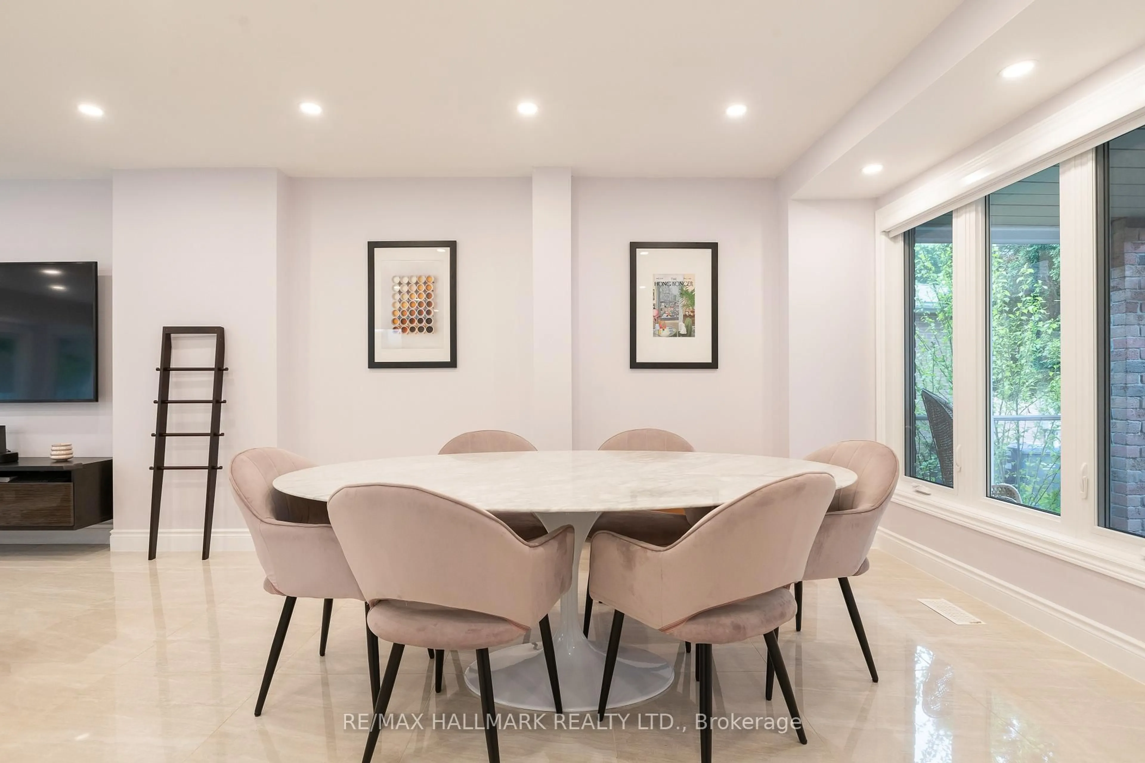 Dining room, ceramic/tile floor for 1309 Sweetbirch Crt, Mississauga Ontario L5C 3R4