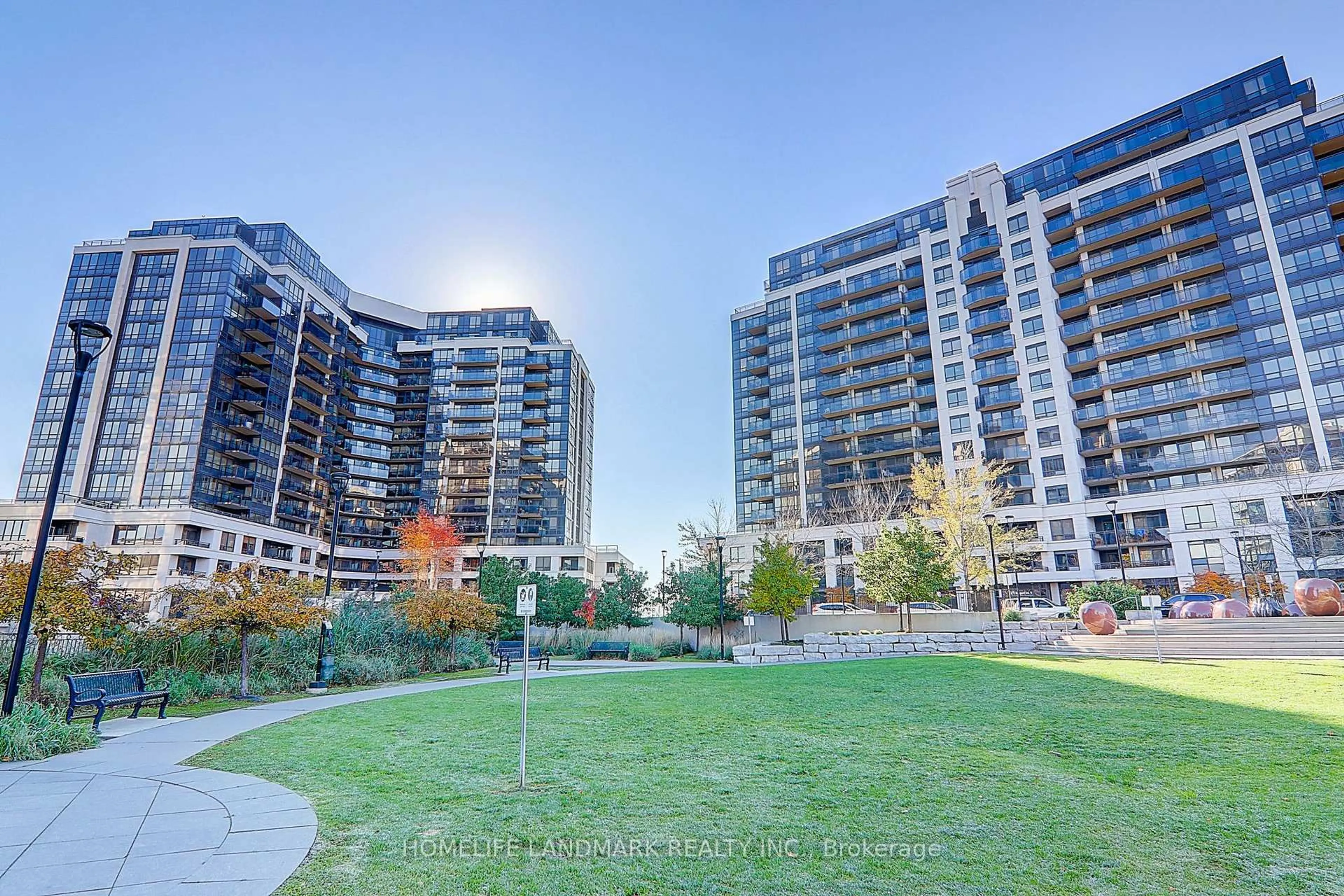 A pic from outside/outdoor area/front of a property/back of a property/a pic from drone, unknown for 1070 Sheppard Ave, Toronto Ontario M3J 0G8