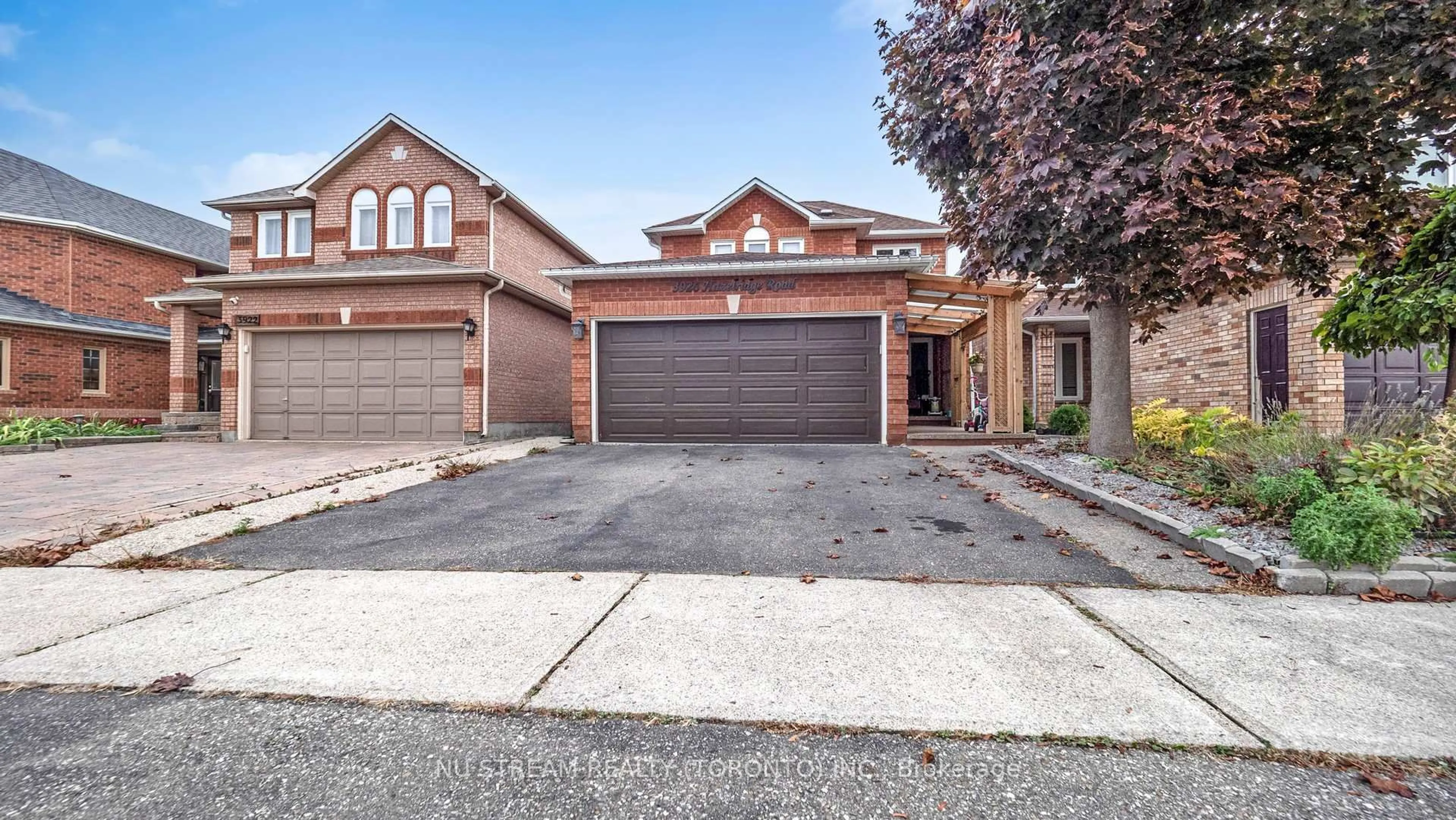 Home with brick exterior material, street for 3926 Hazelridge Rd, Mississauga Ontario L5N 6Z4