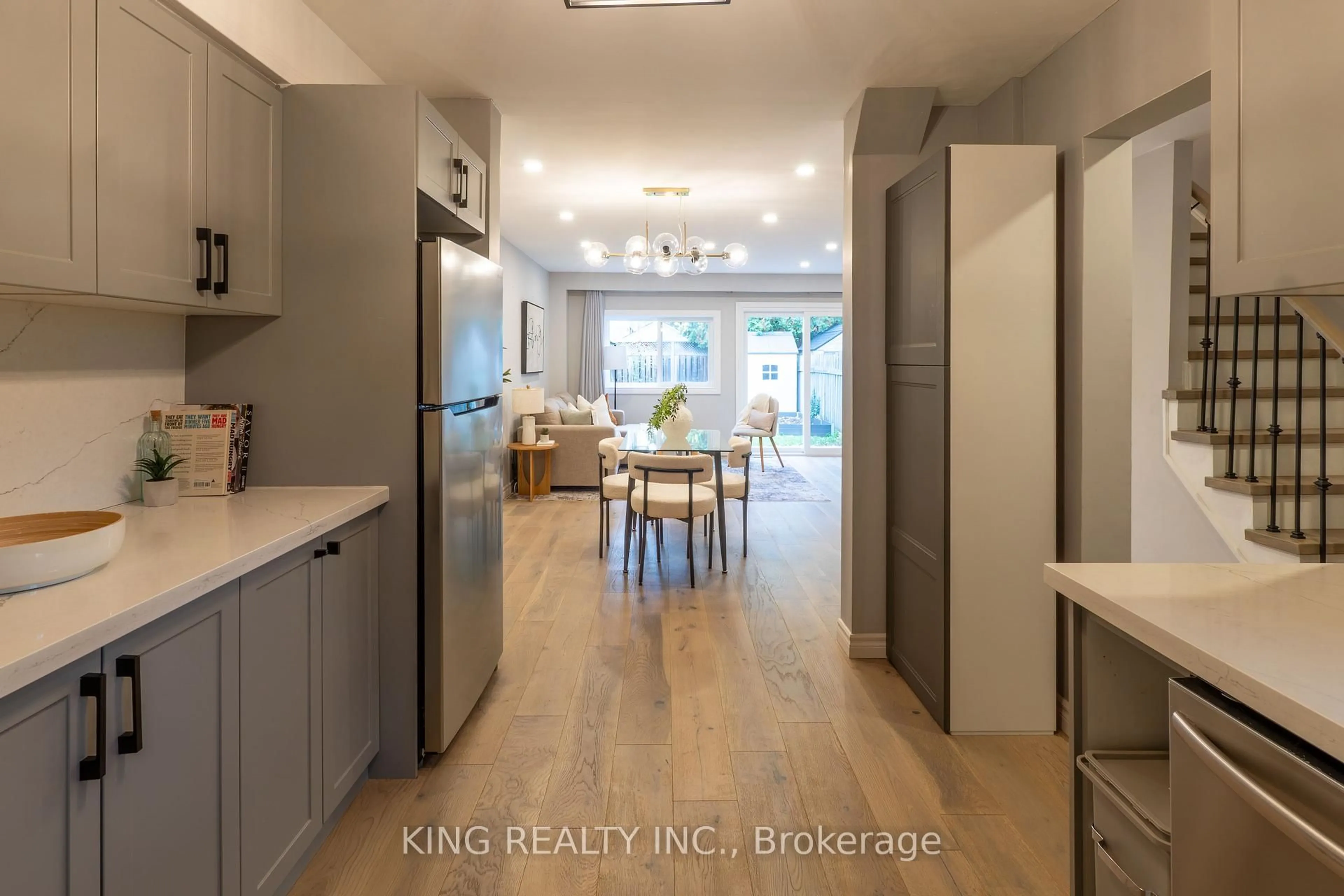 Open concept kitchen, unknown for 141 Ripley Crt #4, Oakville Ontario L6H 1H2