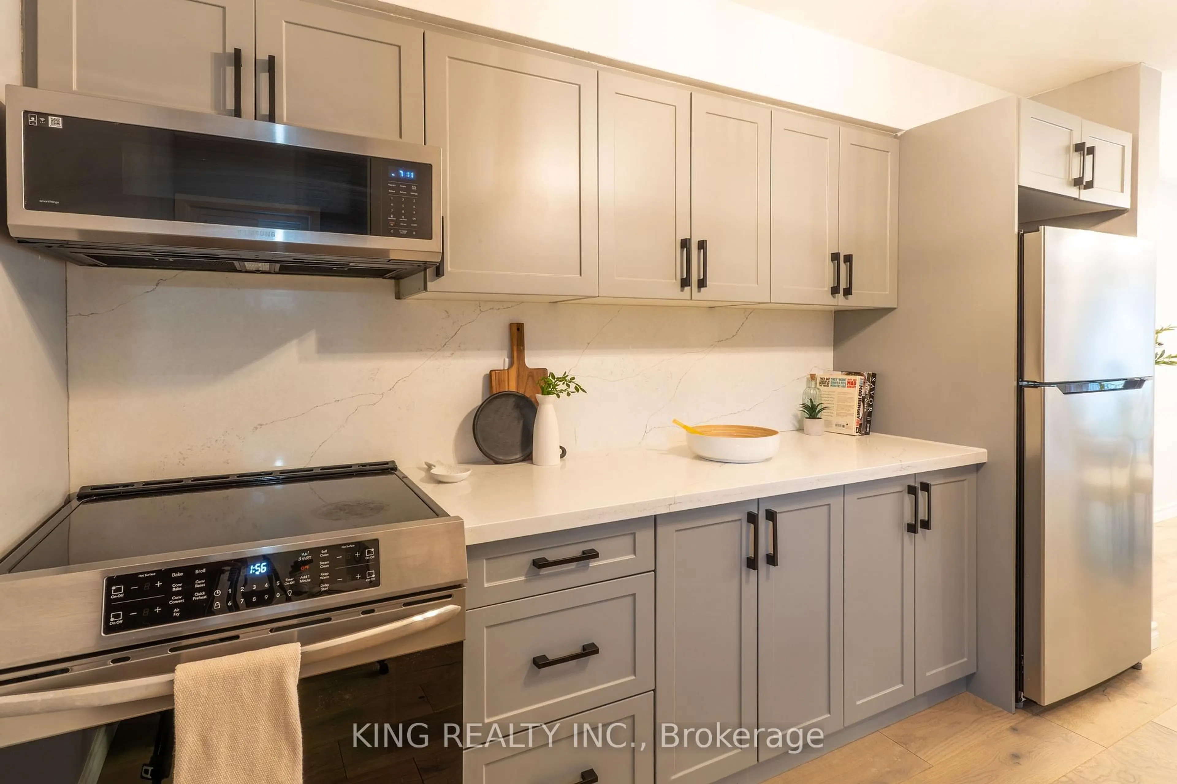 Standard kitchen, unknown for 141 Ripley Crt #4, Oakville Ontario L6H 1H2