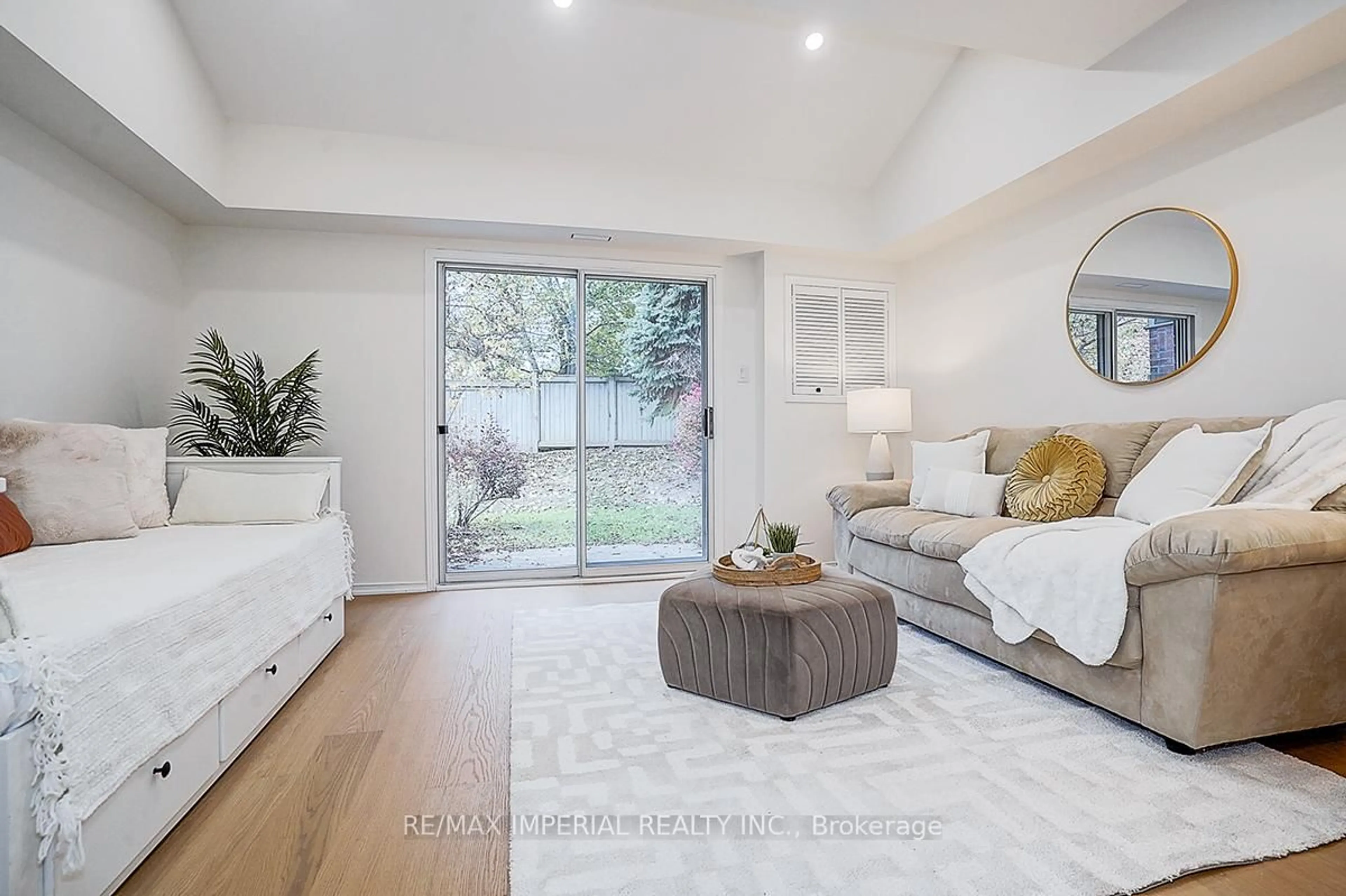 Living room with furniture, unknown for 460 Bristol Rd #48, Mississauga Ontario L5R 3P6