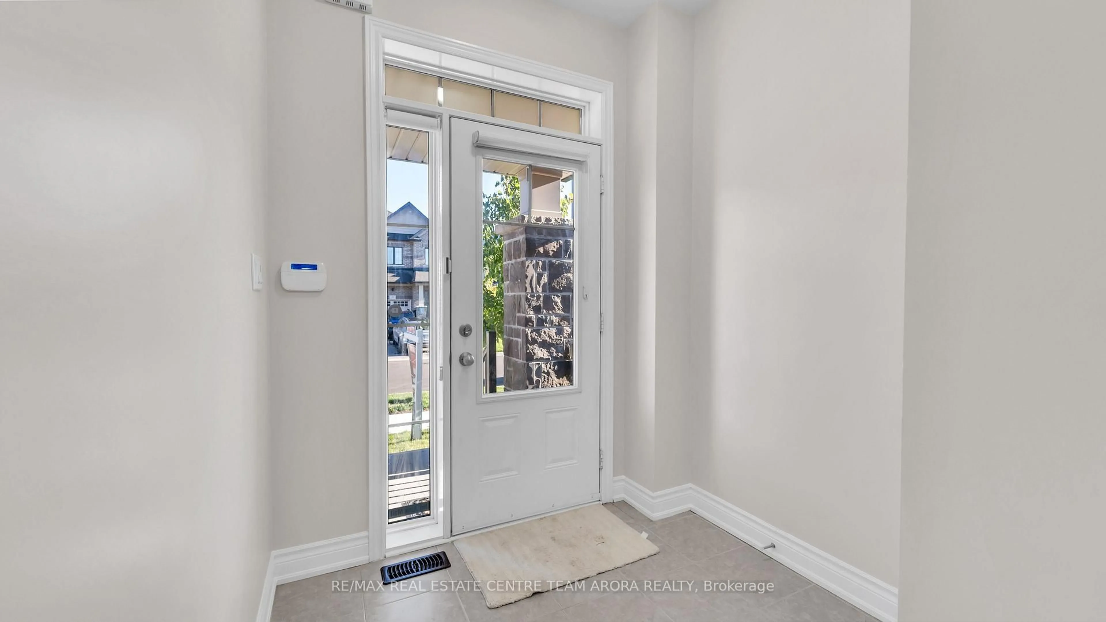 Indoor entryway for 55 Doris Pawley Cres, Caledon Ontario L7C 4E7