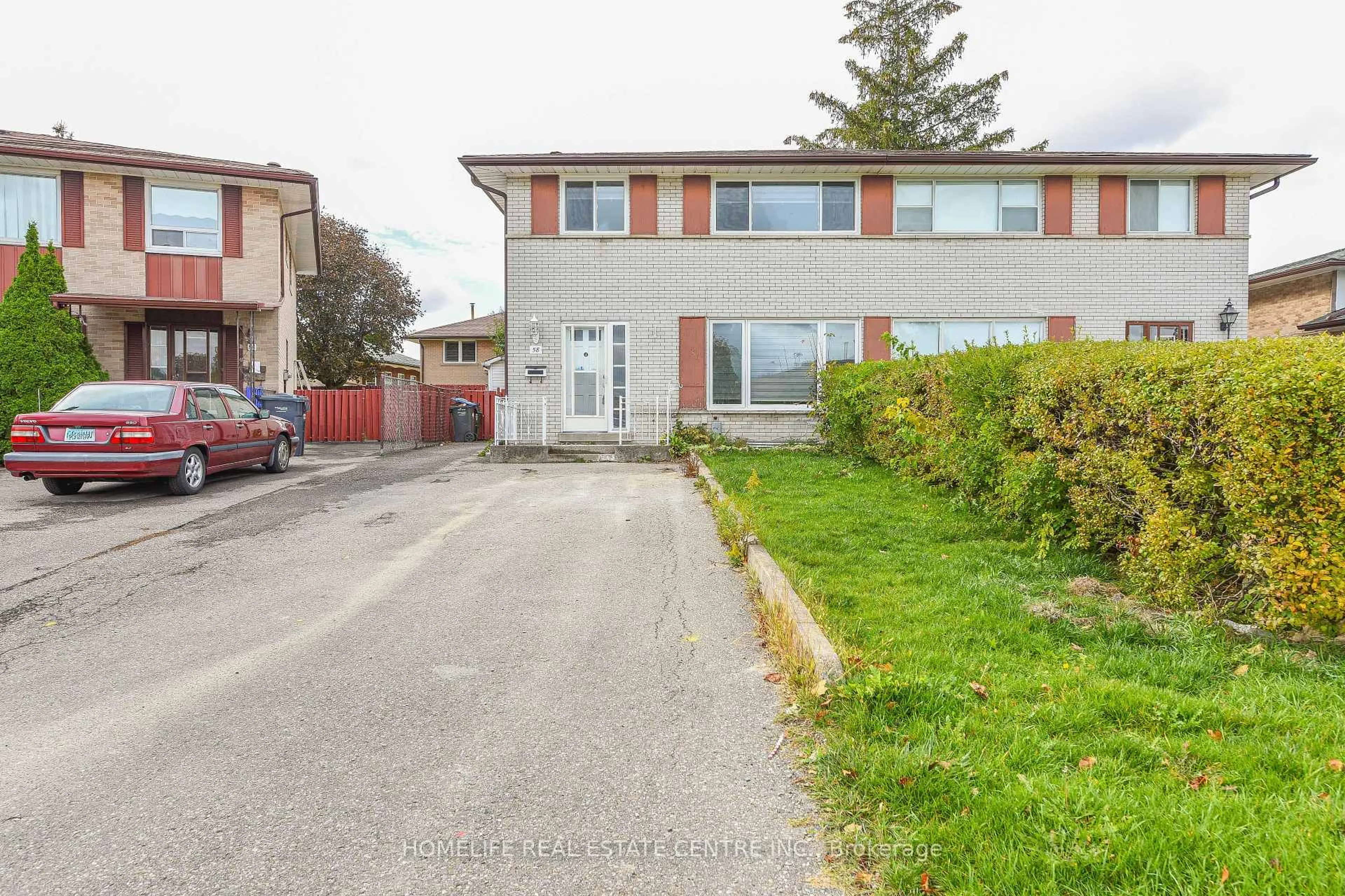 A pic from outside/outdoor area/front of a property/back of a property/a pic from drone, street for 58 Wilton Dr, Brampton Ontario L6W 3A1