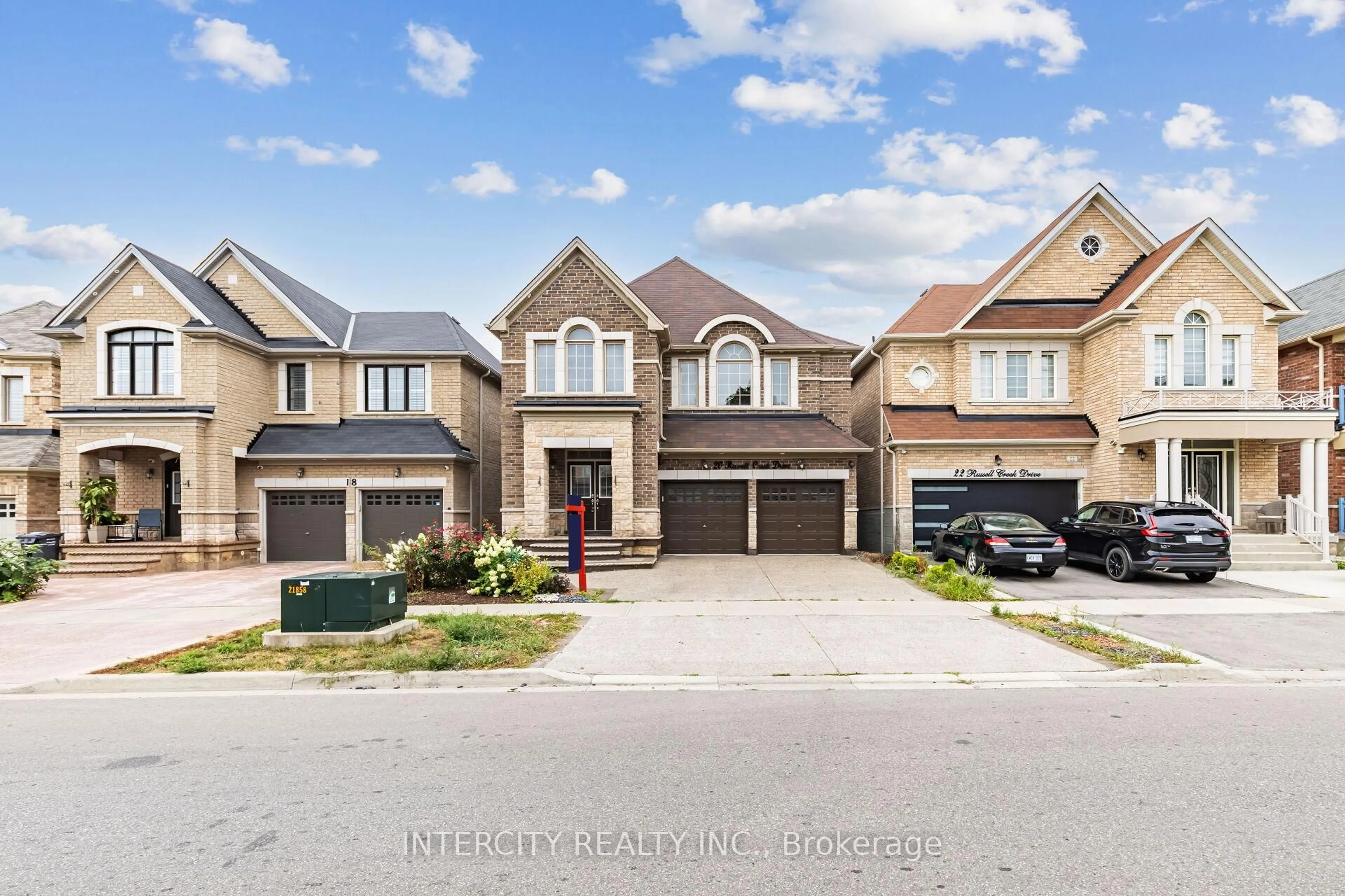 A pic from outside/outdoor area/front of a property/back of a property/a pic from drone, street for 20 Russell Creek Dr, Brampton Ontario L6R 3Y9