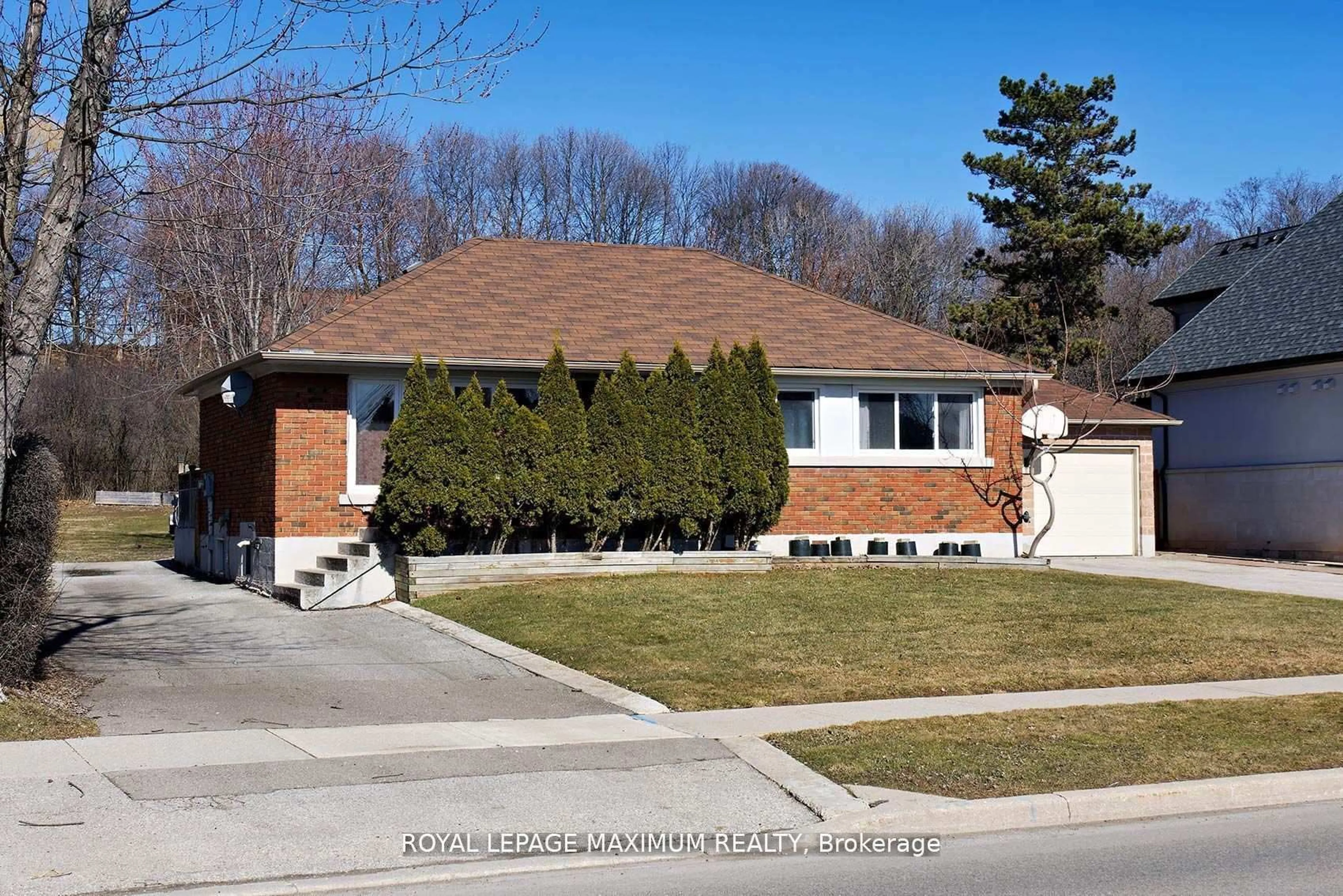 Home with brick exterior material, street for 149 Leighland Ave, Oakville Ontario L6H 1B3