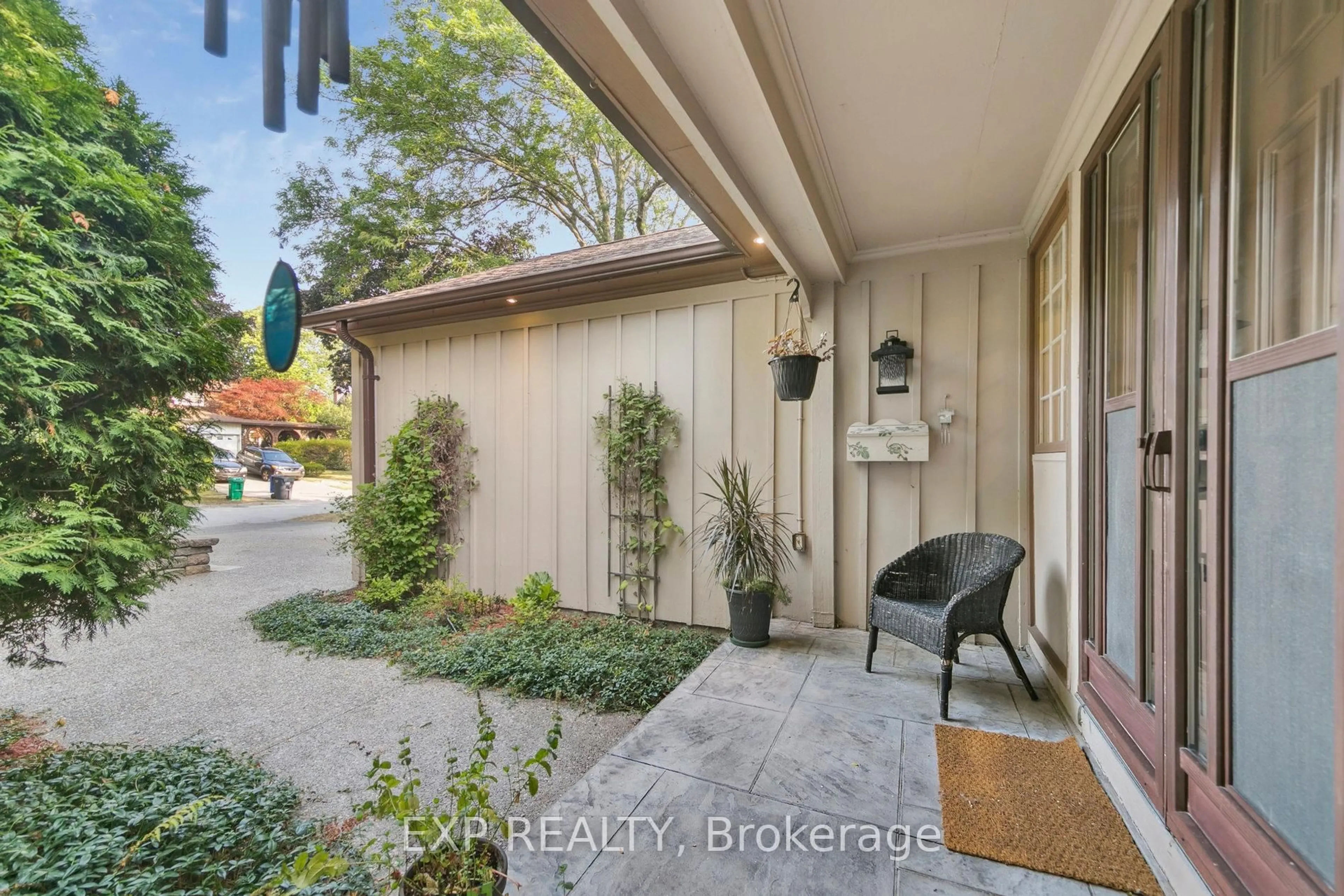 Patio, street for 2565 Claymore Cres, Mississauga Ontario L5C 3A2