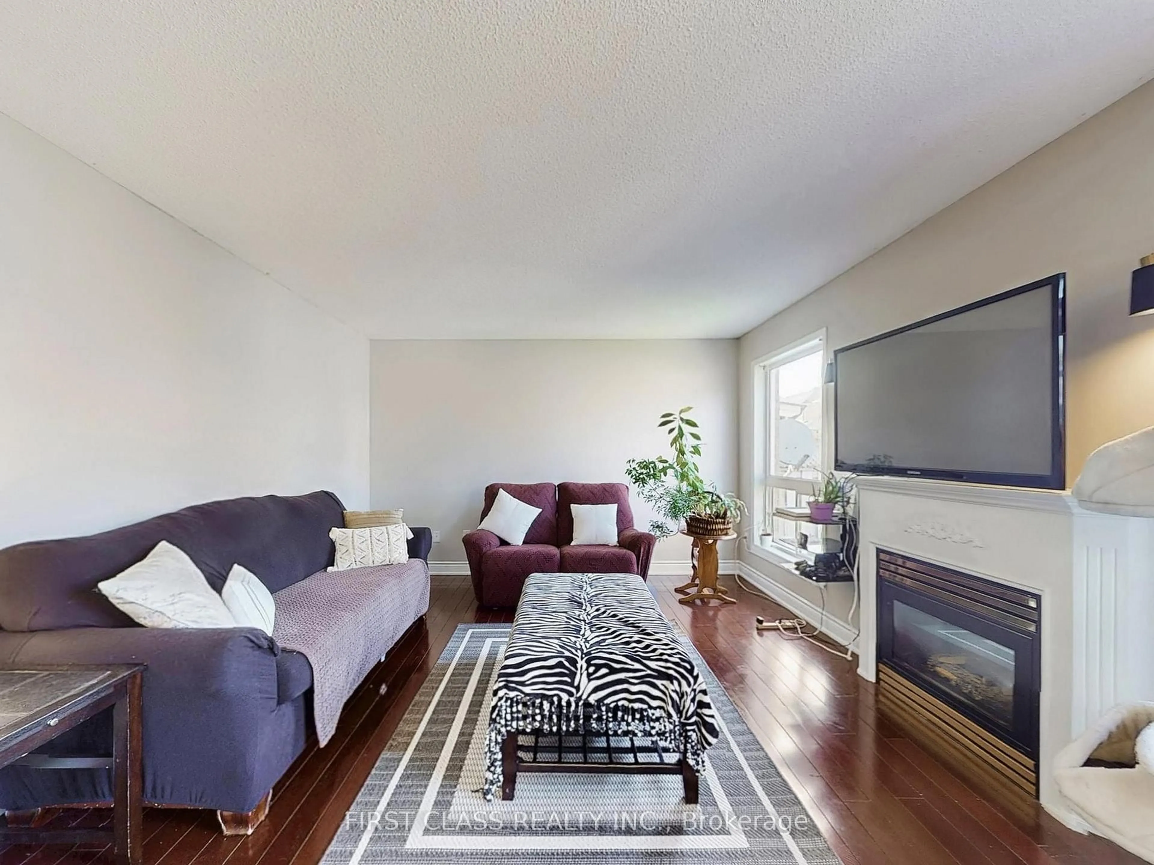 Living room with furniture, unknown for 73 Porchlight Rd, Brampton Ontario L6X 4S1