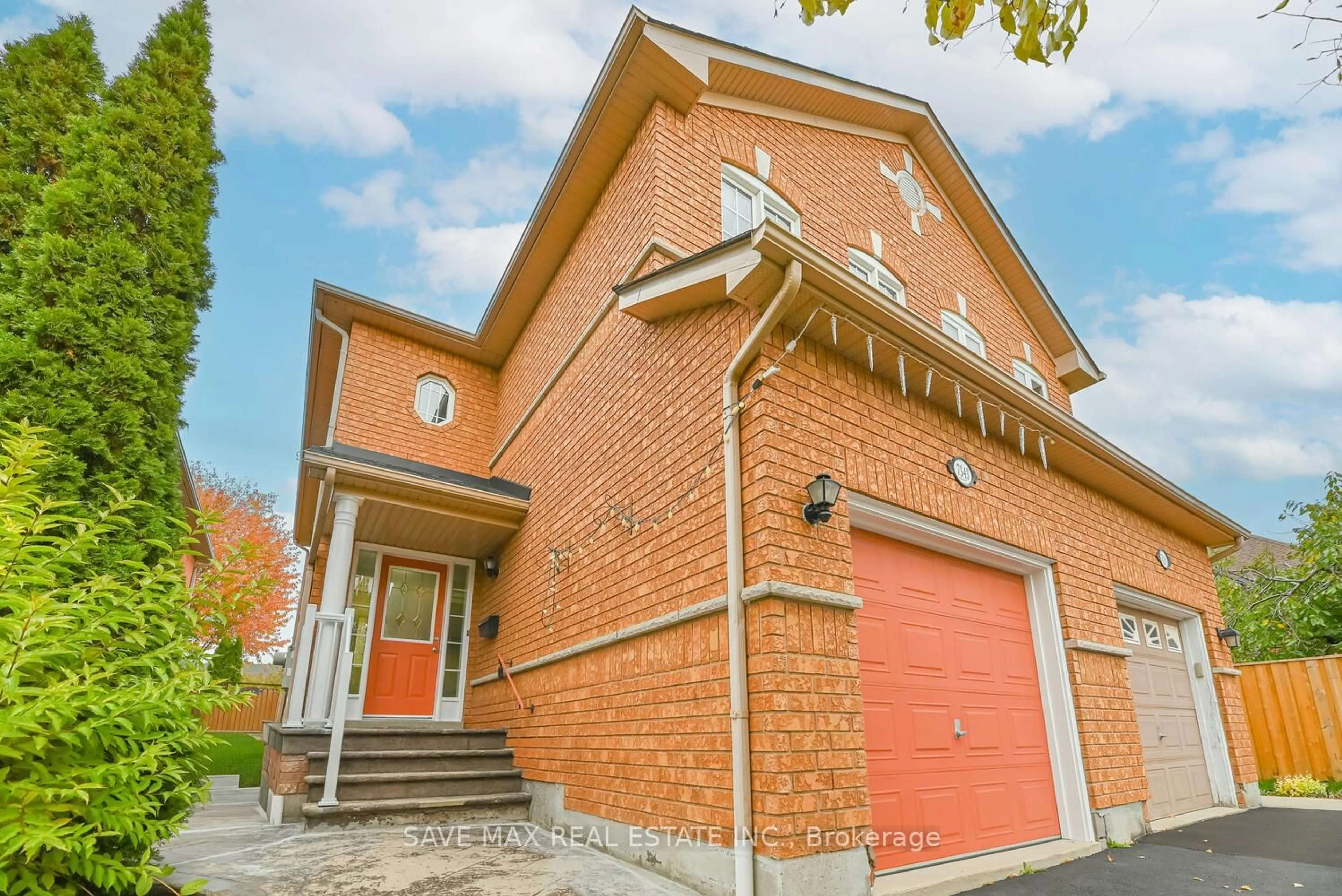 Home with brick exterior material, building for 7343 Jaysnest Rd, Mississauga Ontario L5N 8J1