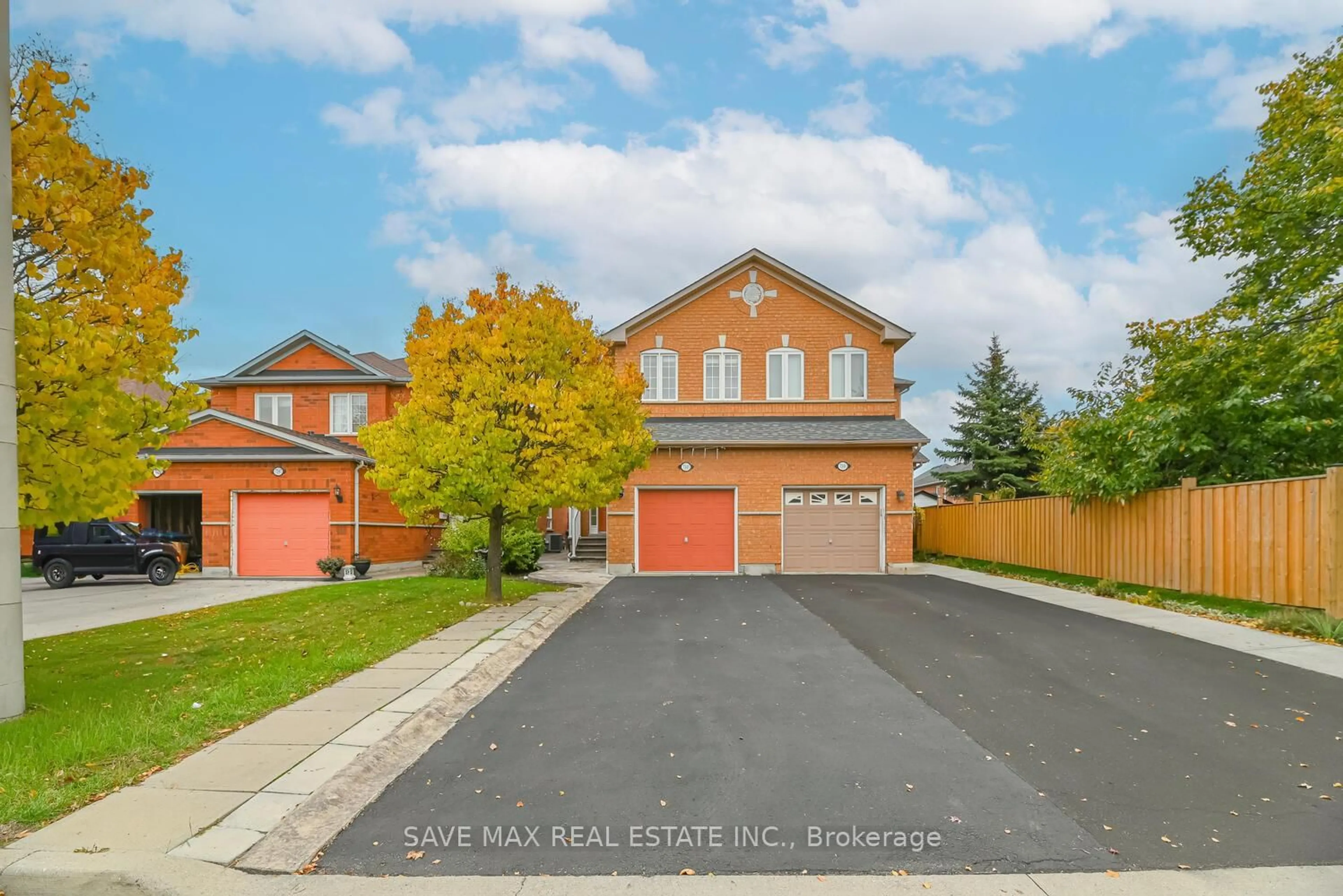 A pic from outside/outdoor area/front of a property/back of a property/a pic from drone, street for 7343 Jaysnest Rd, Mississauga Ontario L5N 8J1