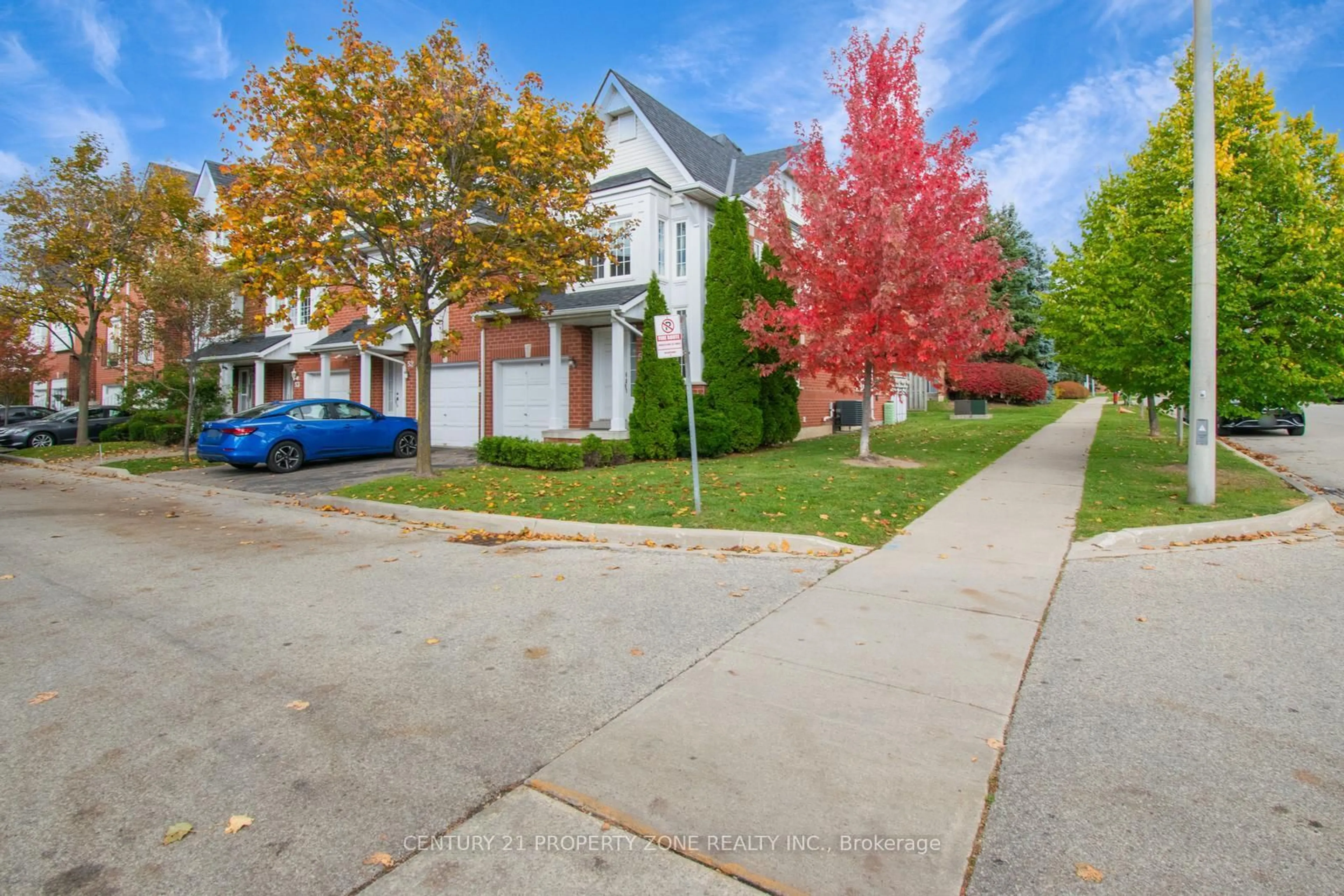 A pic from outside/outdoor area/front of a property/back of a property/a pic from drone, street for 1575 South Parade Crt #51, Mississauga Ontario L5M 6E9
