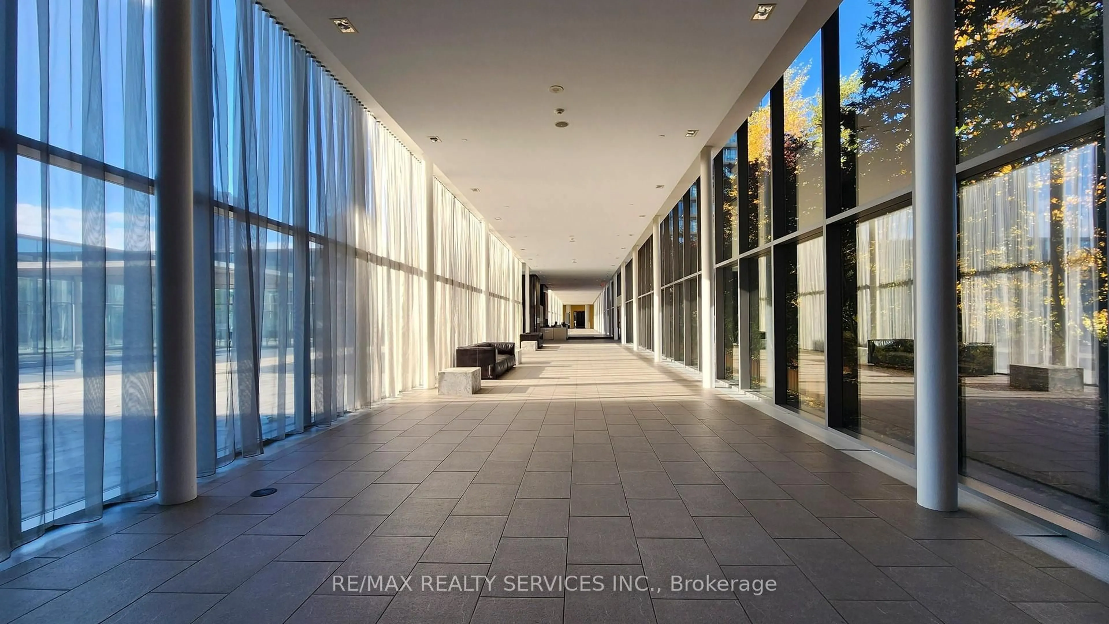 Lobby for 105 The Queensway Ave #511, Toronto Ontario M6S 5B5