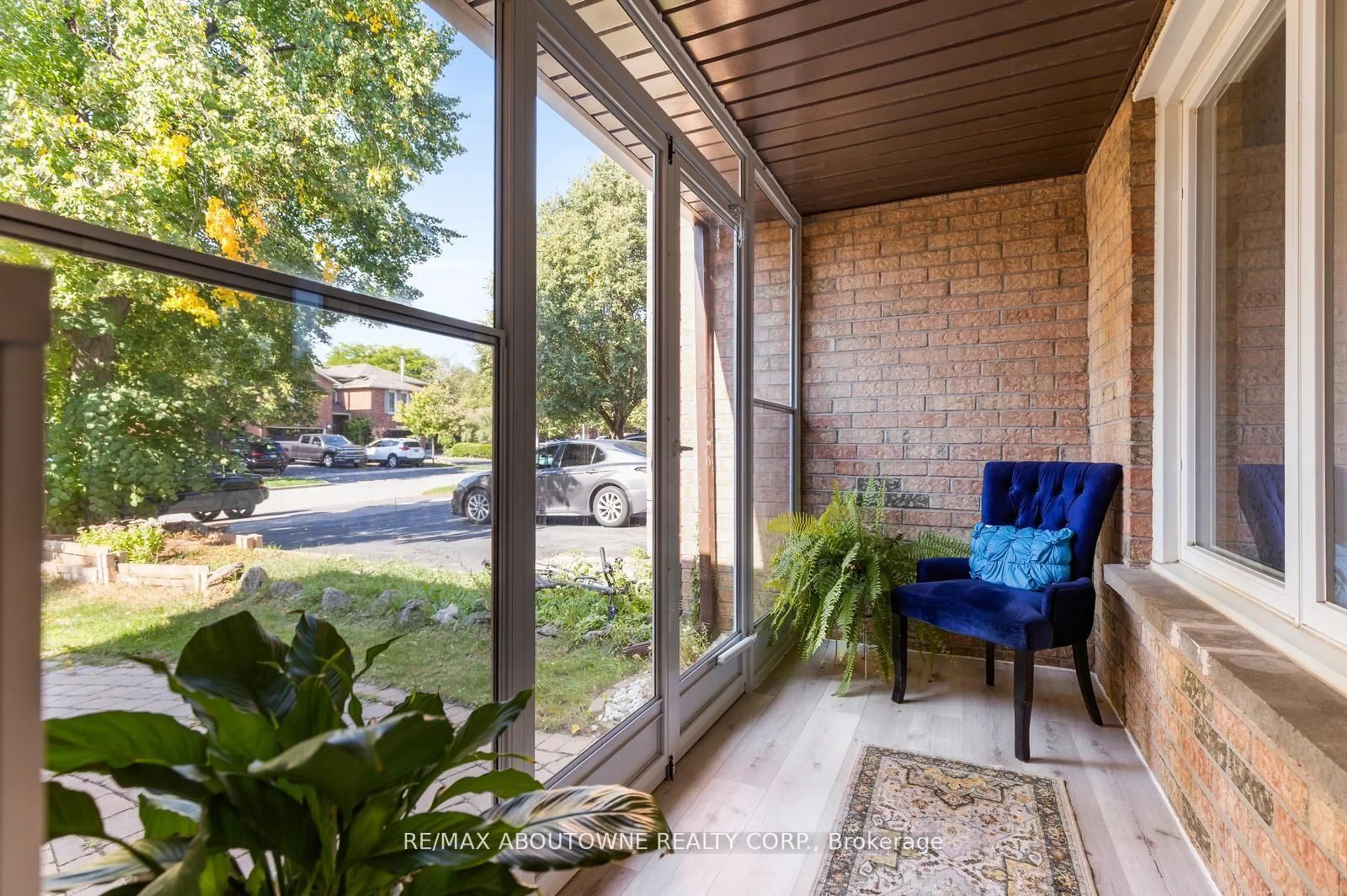 Unknown for 1118 Avondale Dr, Oakville Ontario L6H 5L4