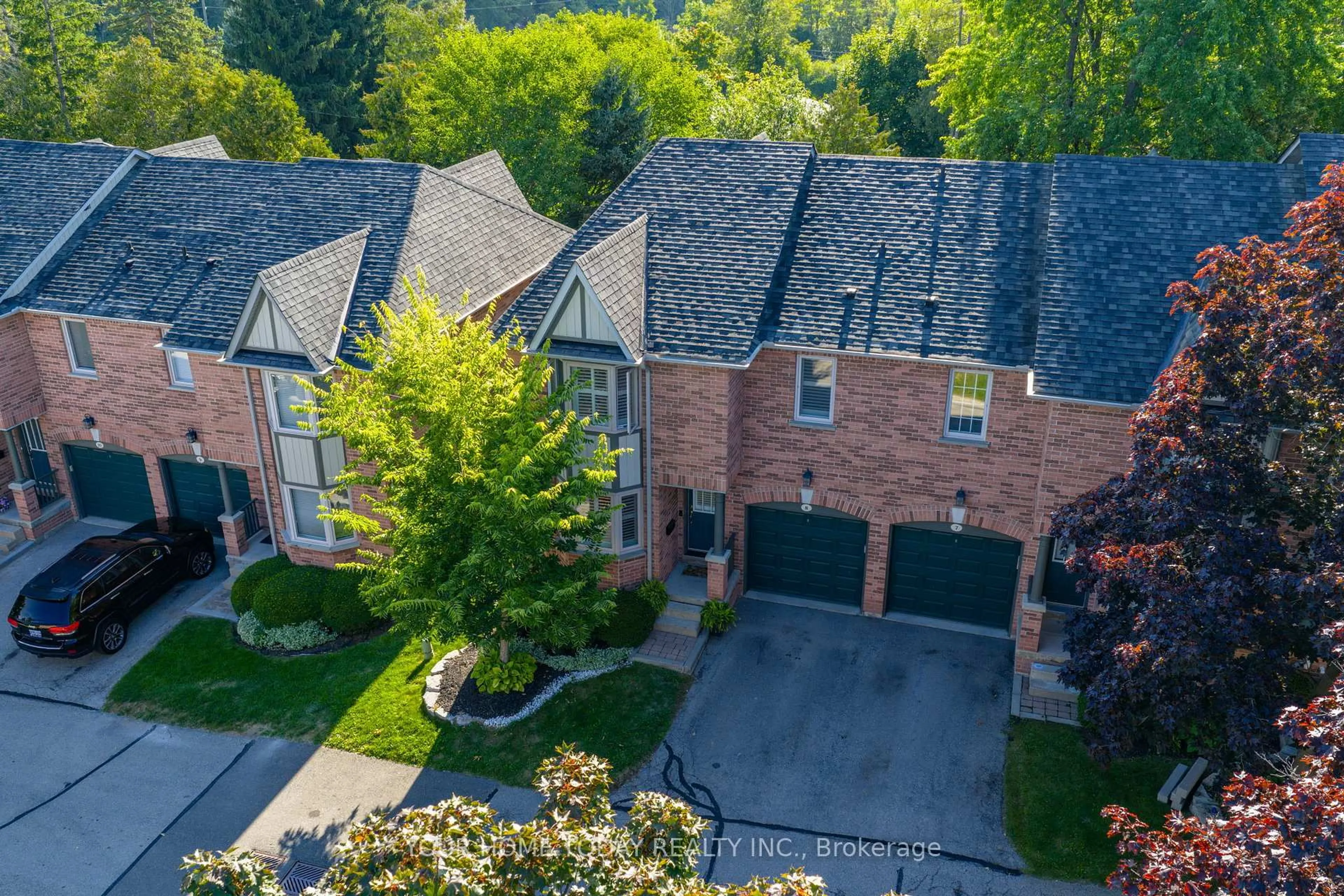 A pic from outside/outdoor area/front of a property/back of a property/a pic from drone, street for 76 River Dr #8, Halton Hills Ontario L7G 2J2