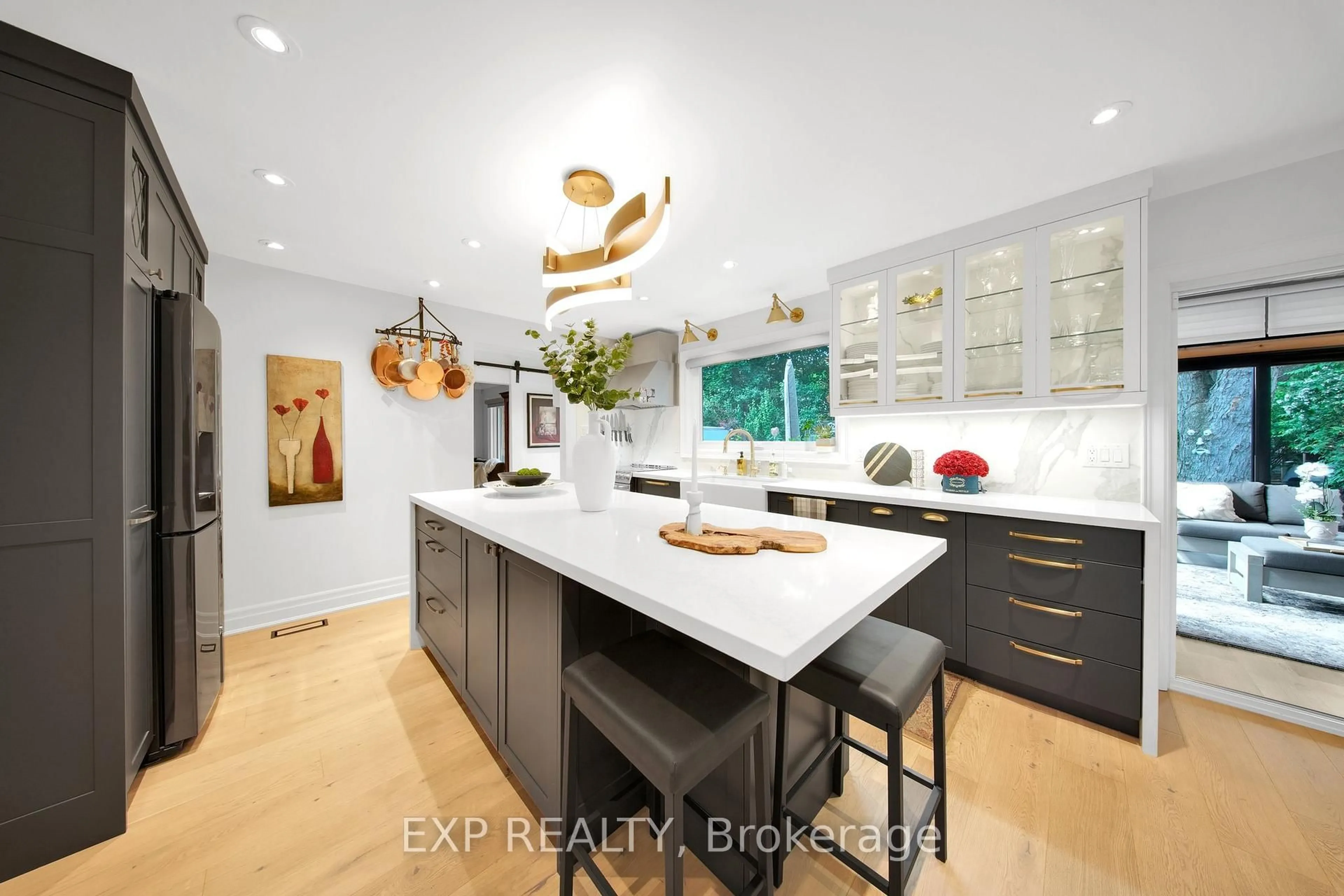 Contemporary kitchen, unknown for 3620 Ponytrail Dr, Mississauga Ontario L4X 1W4