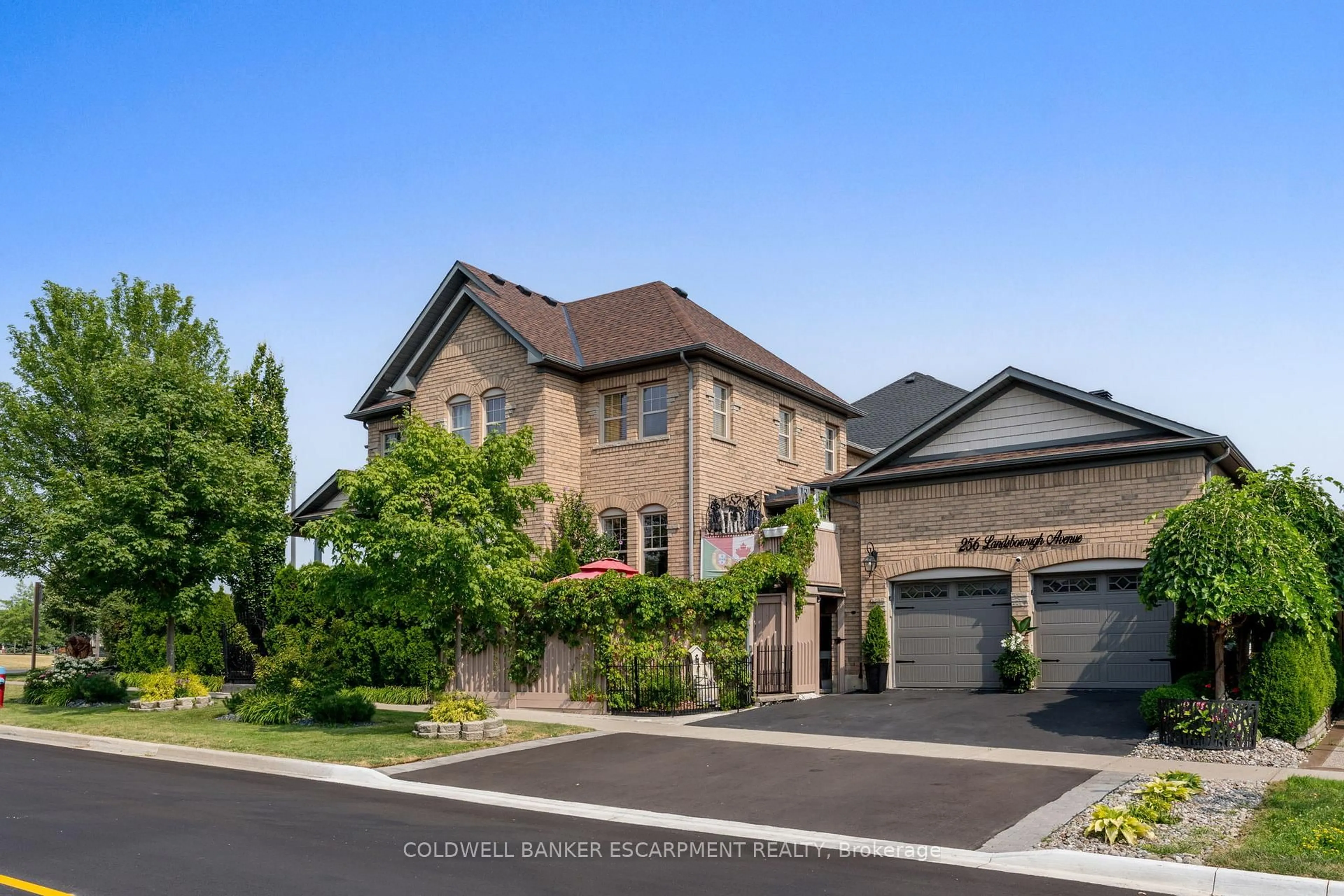 A pic from outside/outdoor area/front of a property/back of a property/a pic from drone, street for 256 Landsborough Ave, Milton Ontario L9T 0T4