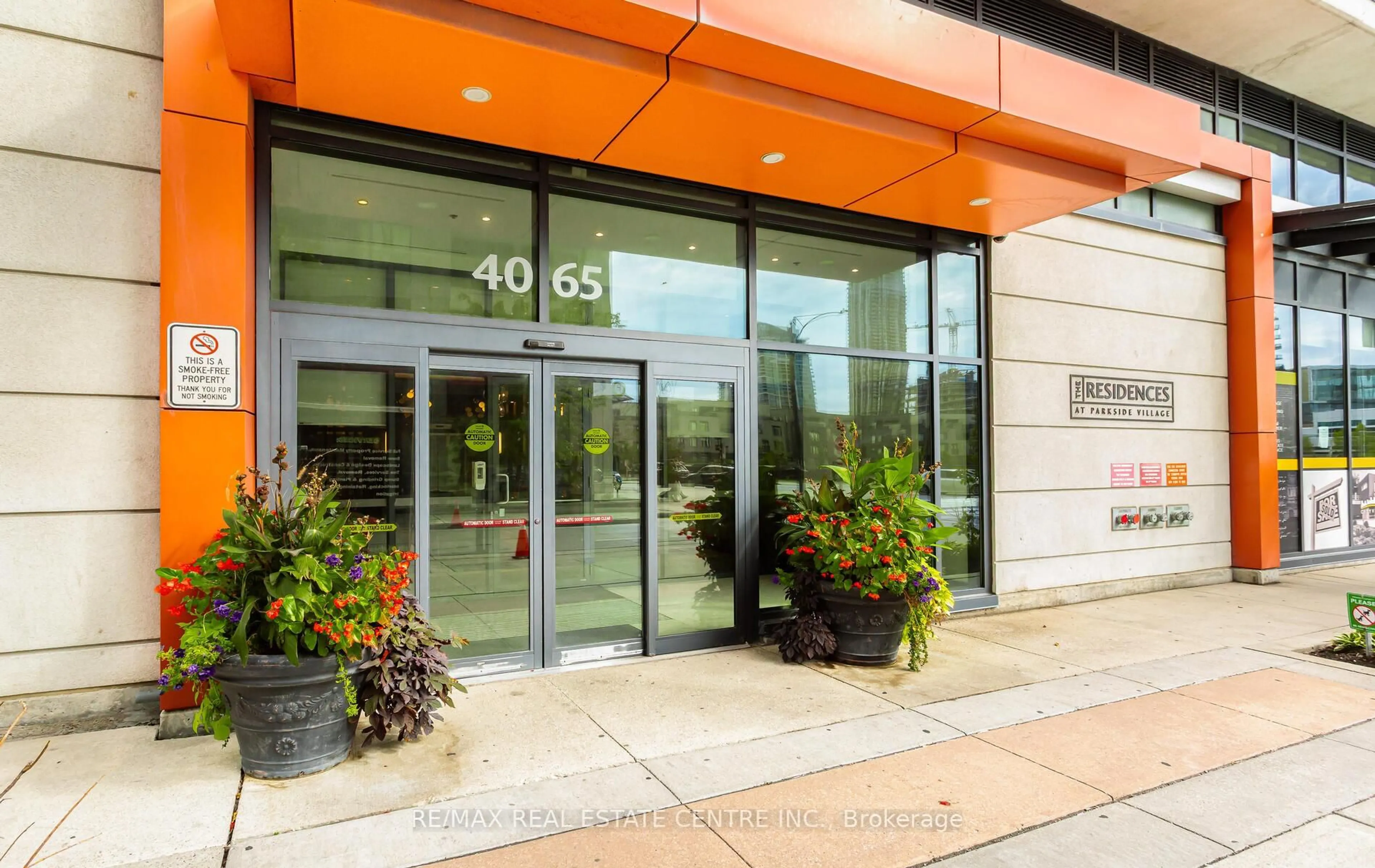 Indoor foyer for 4065 Brickstone Mews #1504, Mississauga Ontario L5B 0G3