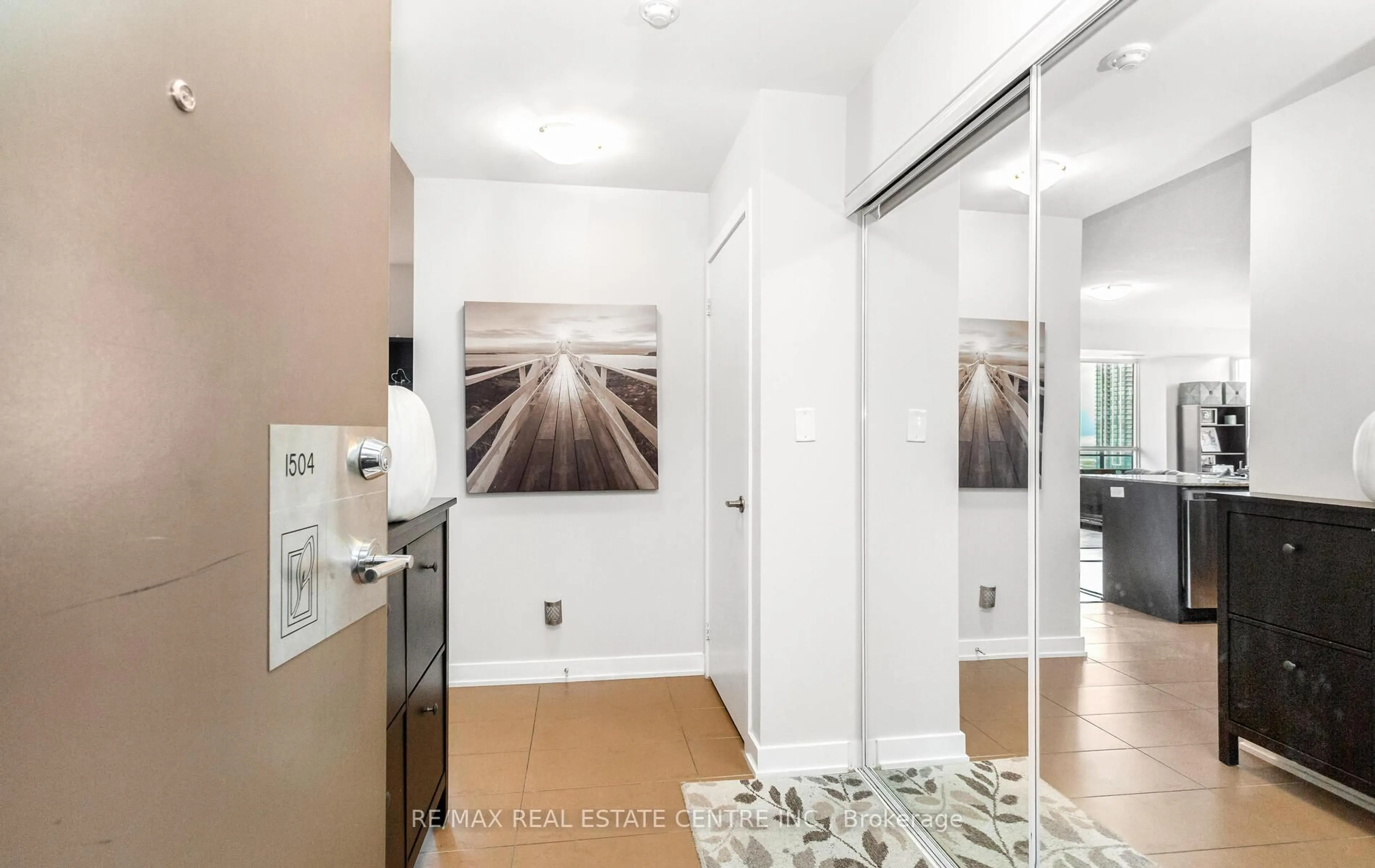 Indoor entryway for 4065 Brickstone Mews #1504, Mississauga Ontario L5B 0G3
