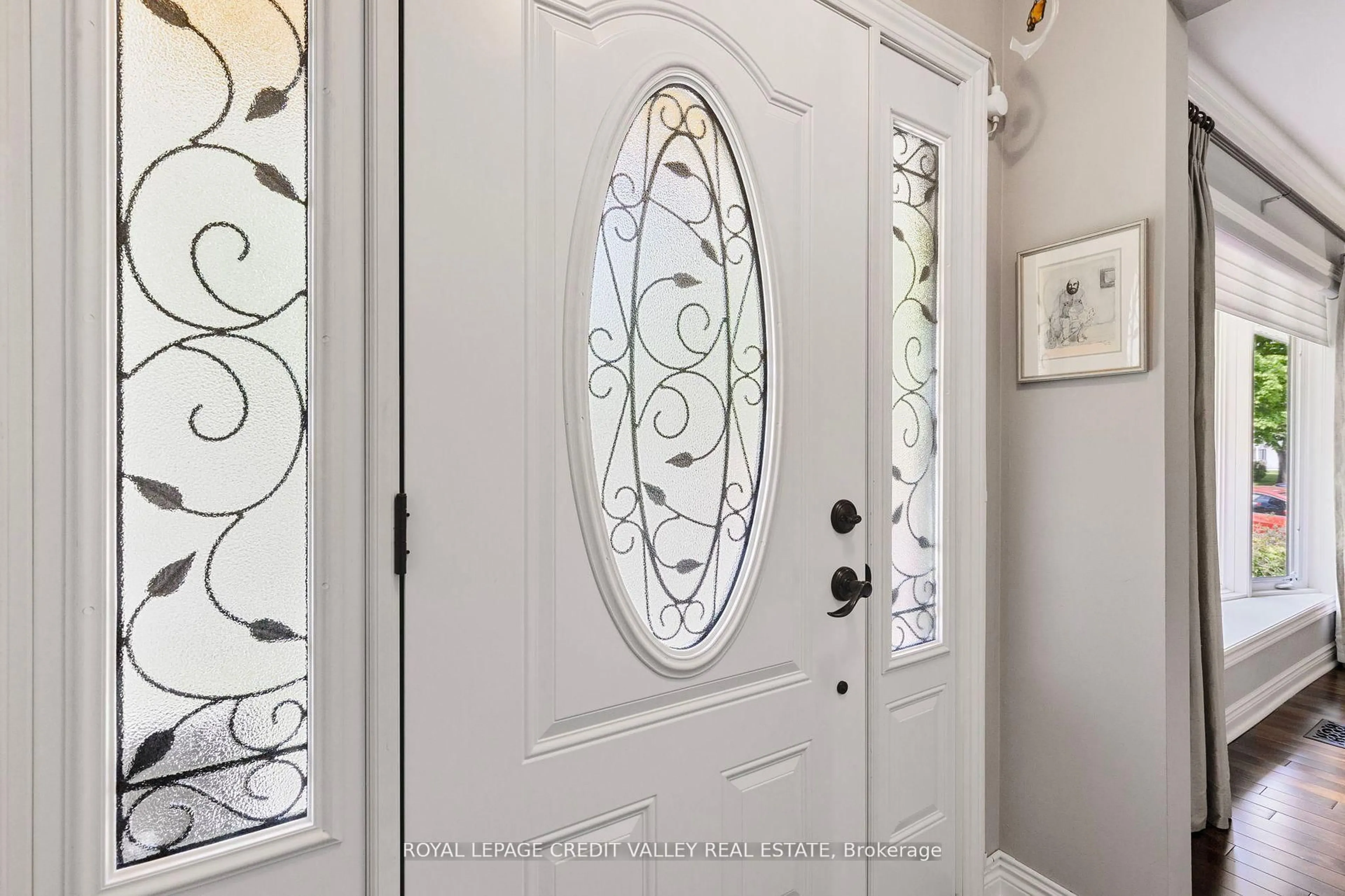 Indoor entryway for 24 Ladore Dr, Brampton Ontario L6Y 1V5