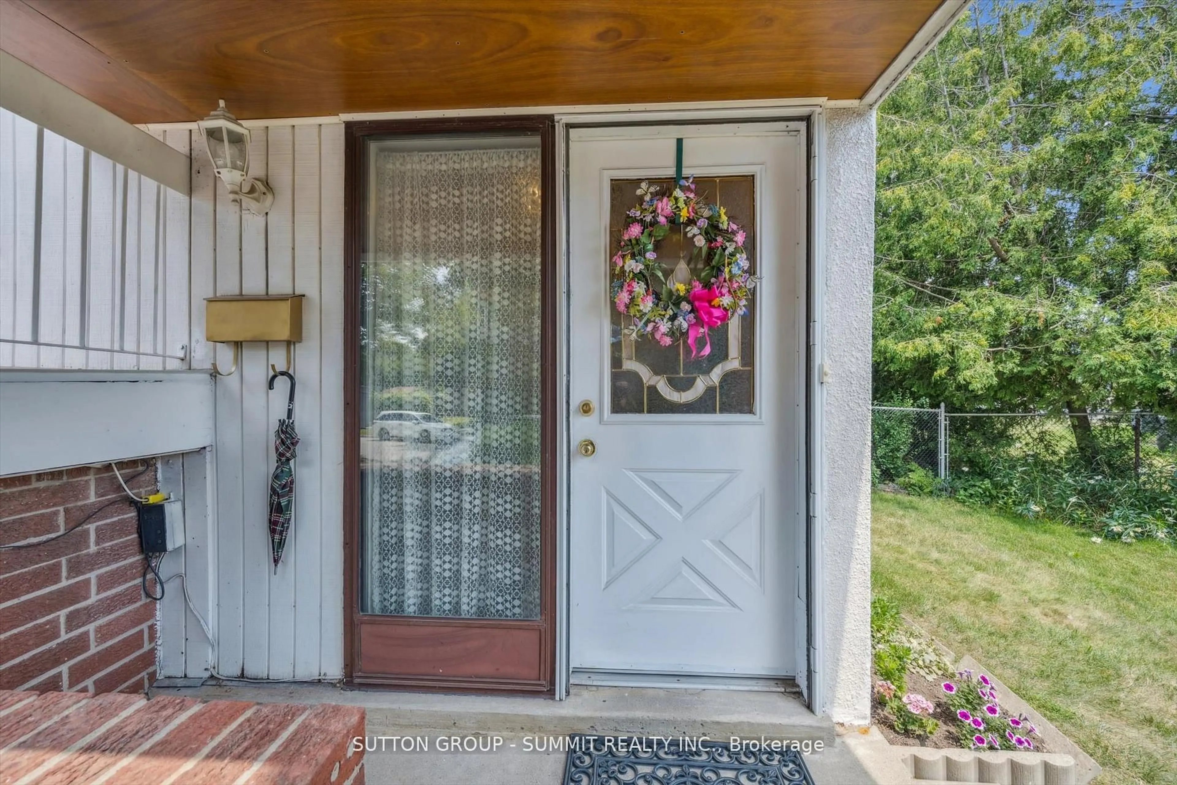 Indoor entryway for 2529 TRONDHEIM Cres, Mississauga Ontario L5N 1P3
