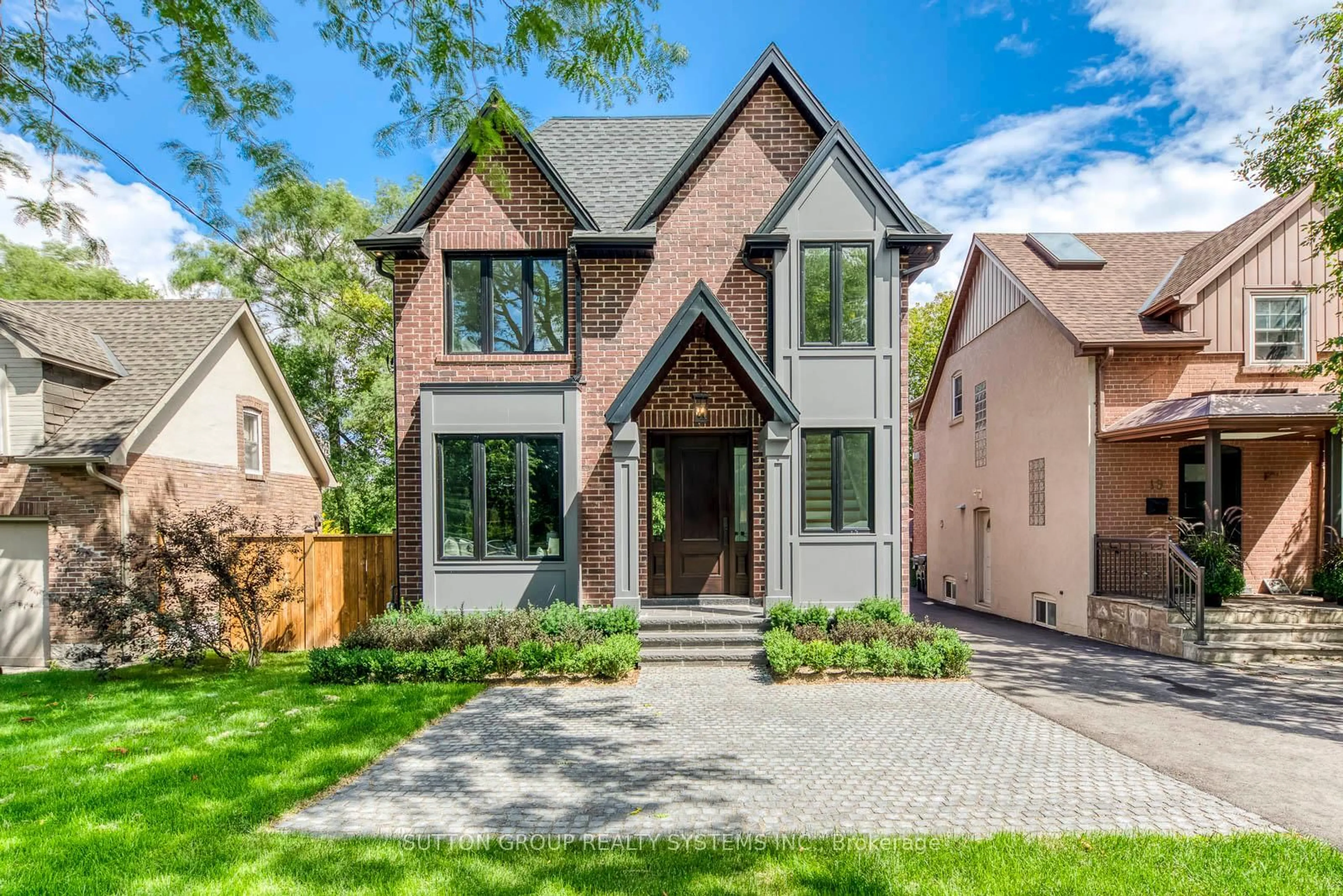 Home with brick exterior material, street for 21 South Kingsway, Toronto Ontario M6S 3T2