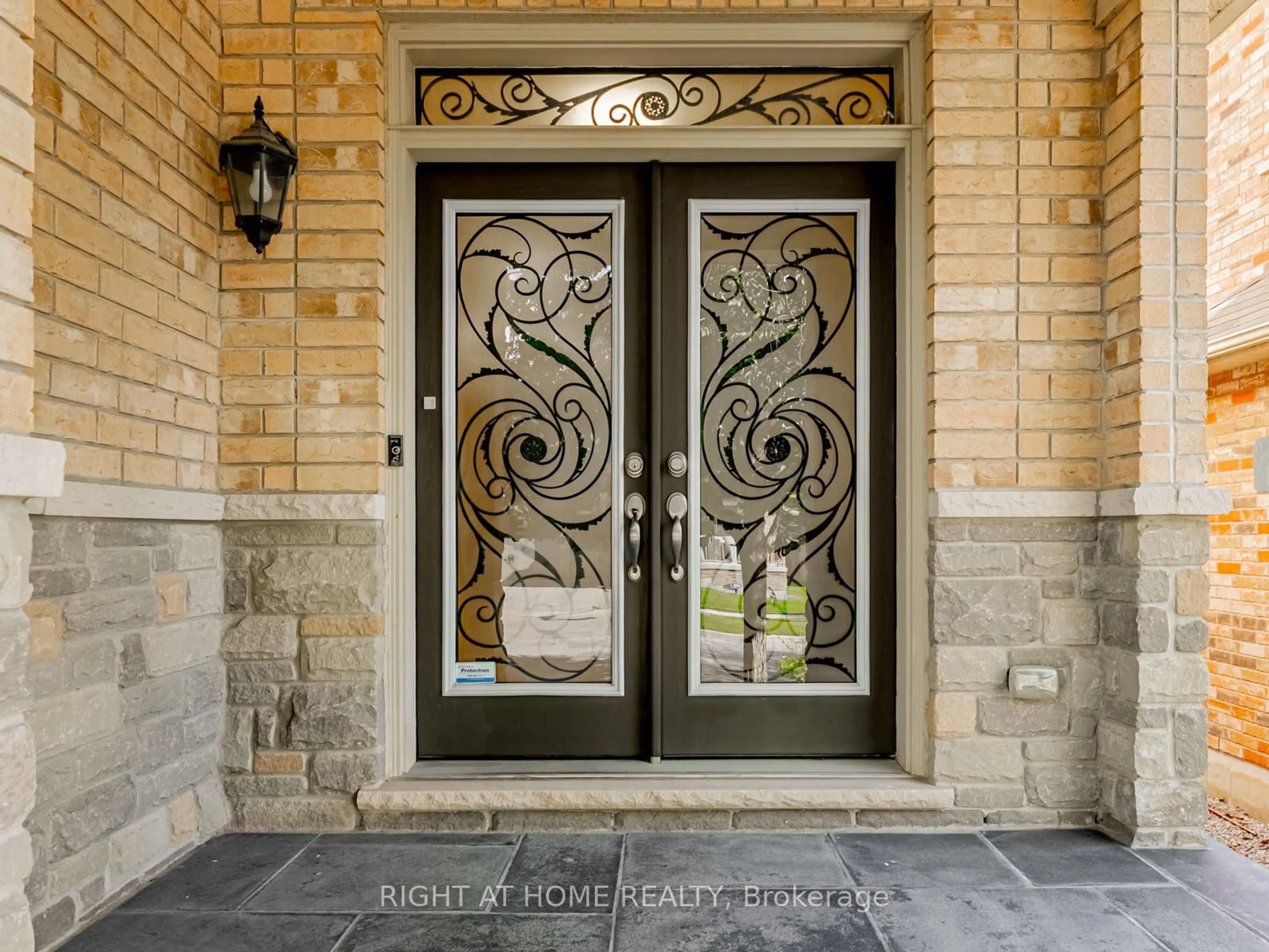 Indoor entryway for 7 Mediterranean Cres, Brampton Ontario L6Y 0T4