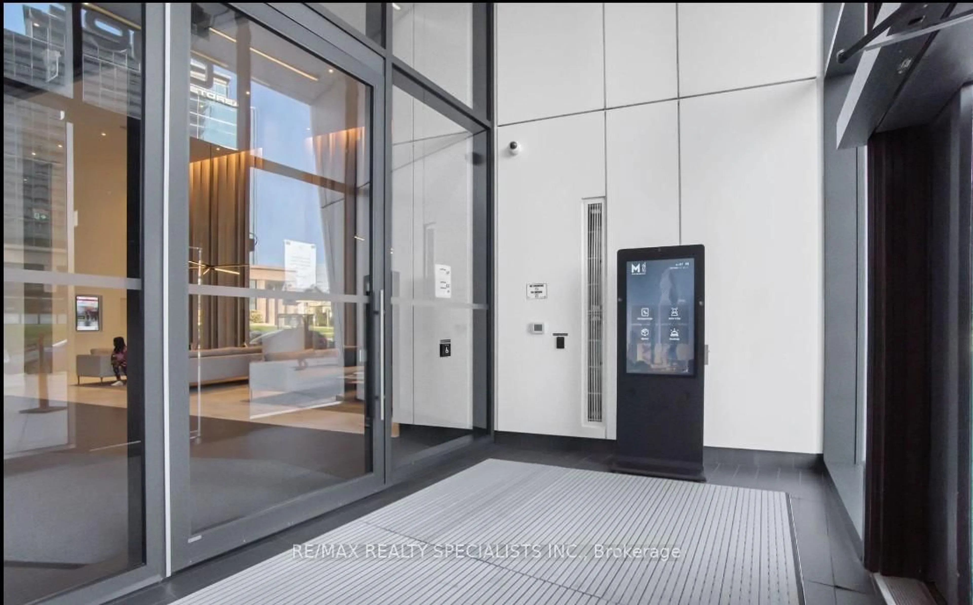 Indoor foyer for 3900 Confederation Pkwy #211, Mississauga Ontario L5B 3Y1