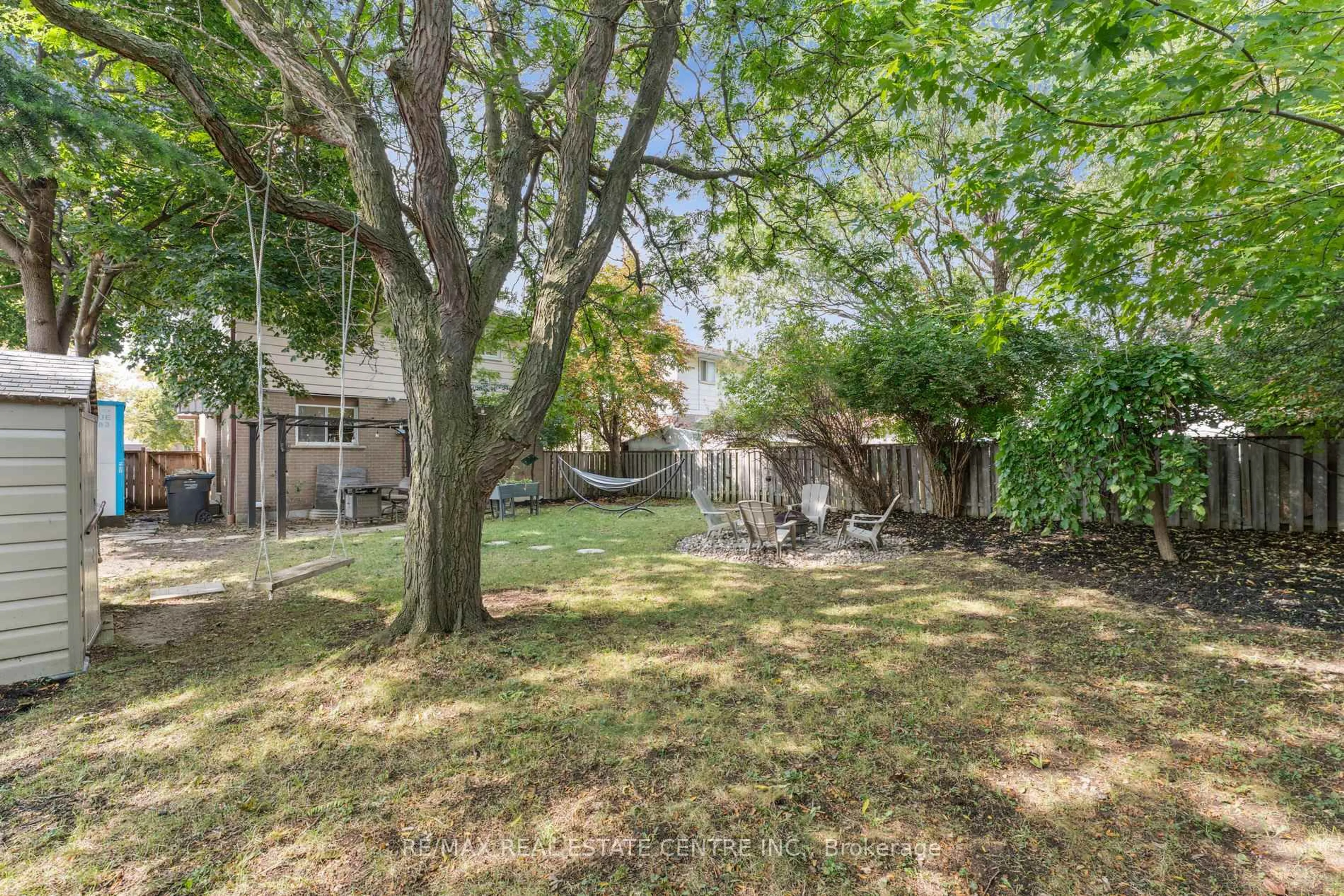 Patio, street for 102 Rutherford Rd, Brampton Ontario L6V 2J2