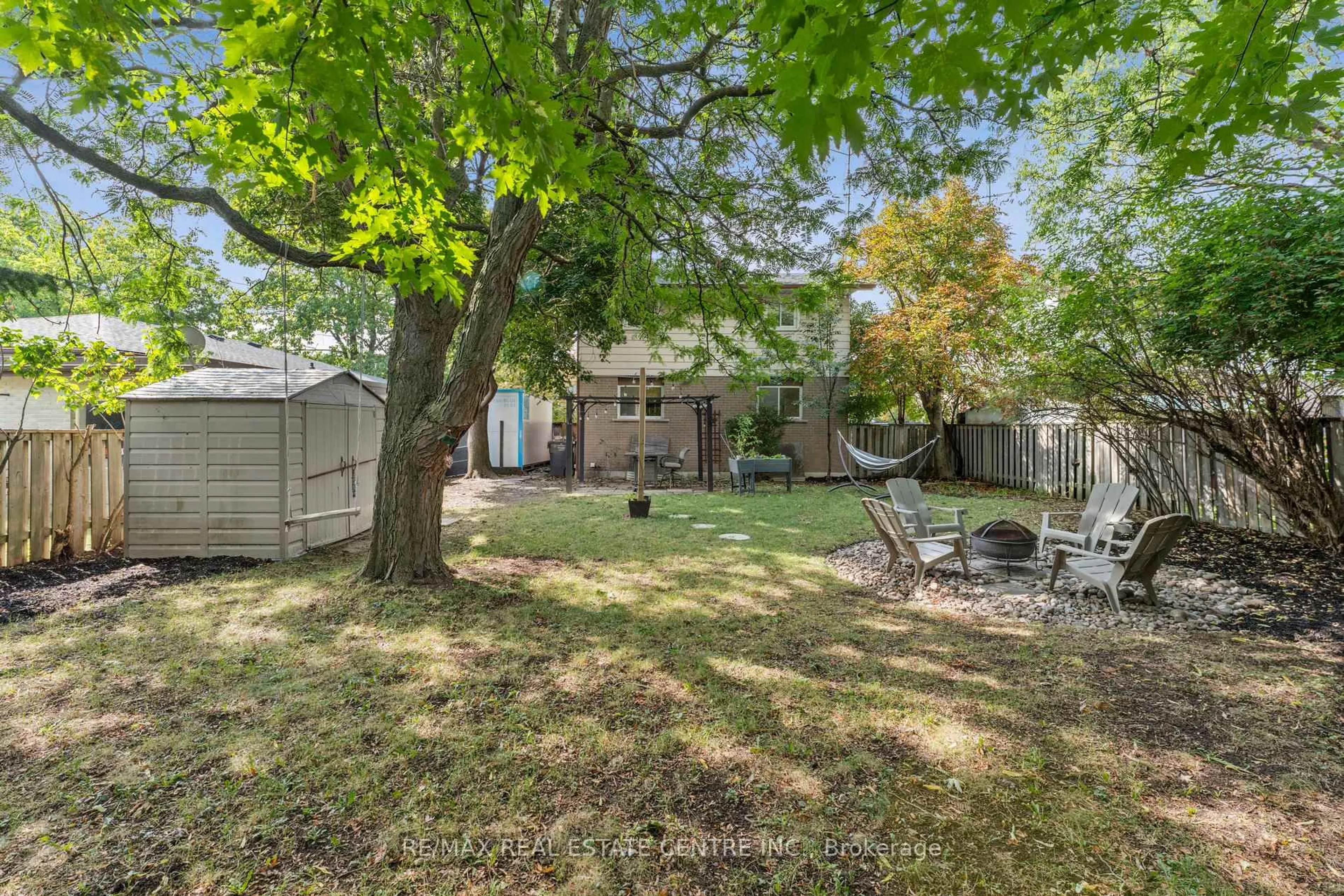 Patio, forest/trees view for 102 Rutherford Rd, Brampton Ontario L6V 2J2