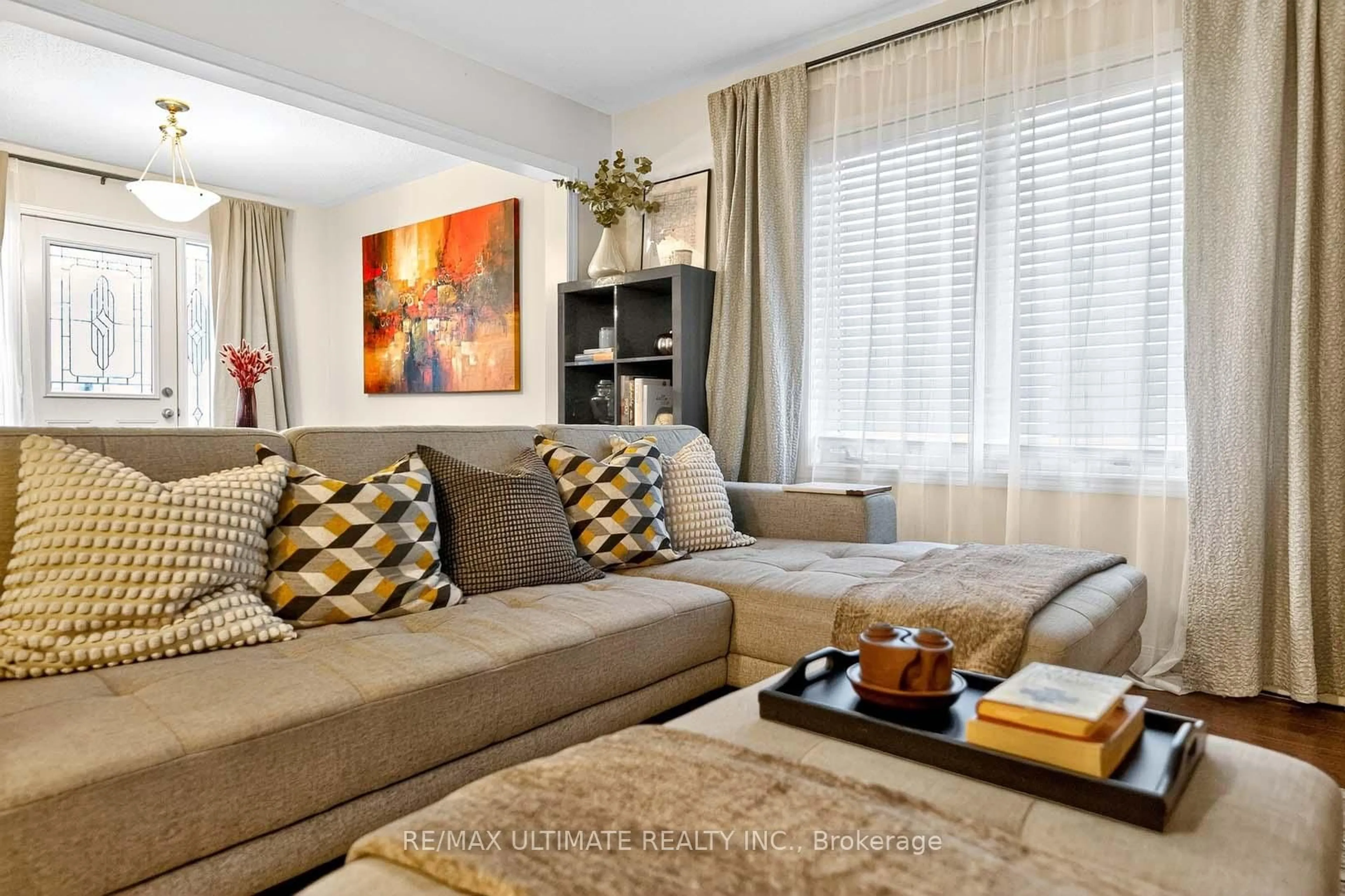 Living room with furniture, unknown for 3056 Dewridge Ave, Oakville Ontario L6M 5J1