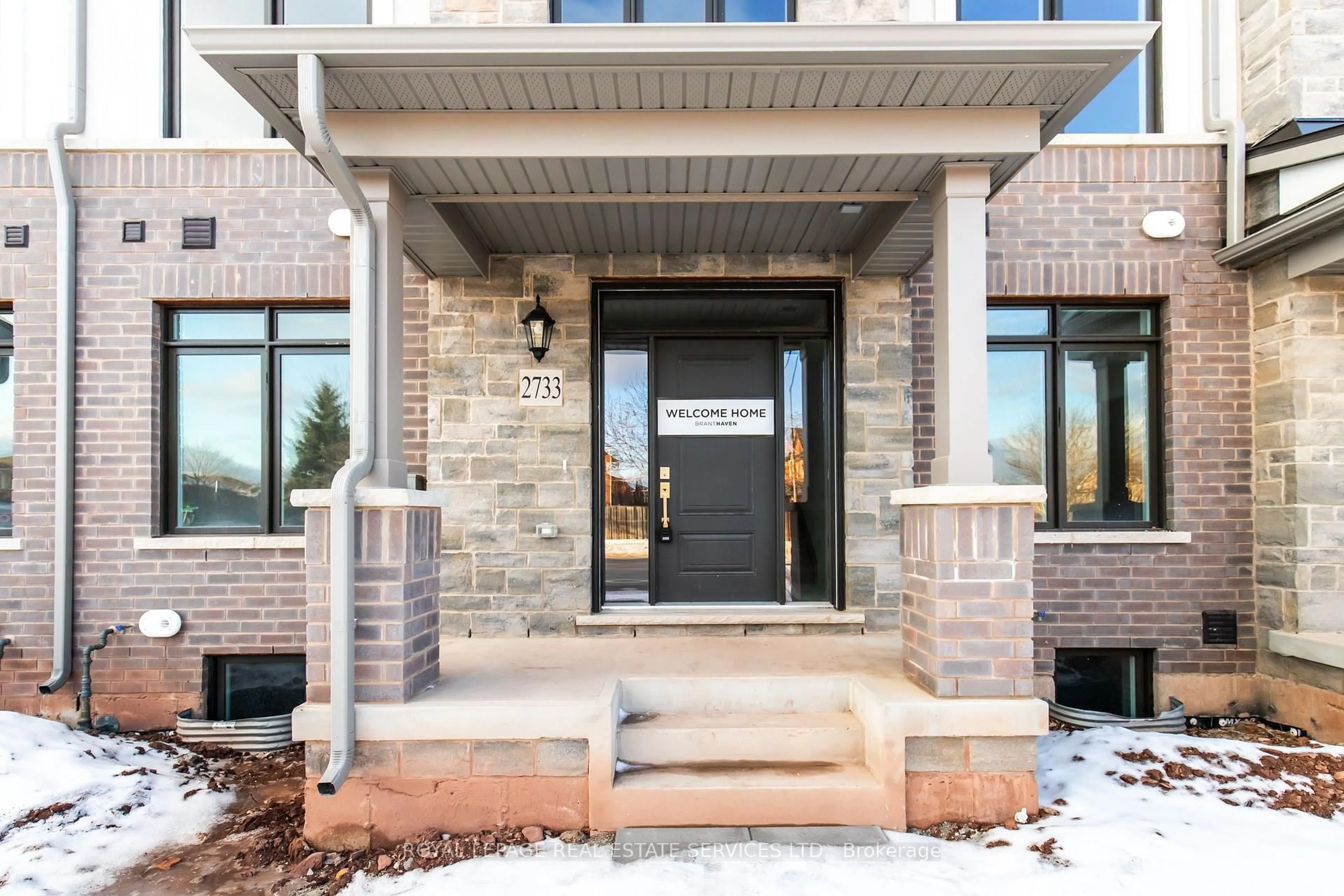 Home with brick exterior material, unknown for 2733 Westoak Trails Blvd, Oakville Ontario L6M 5T1