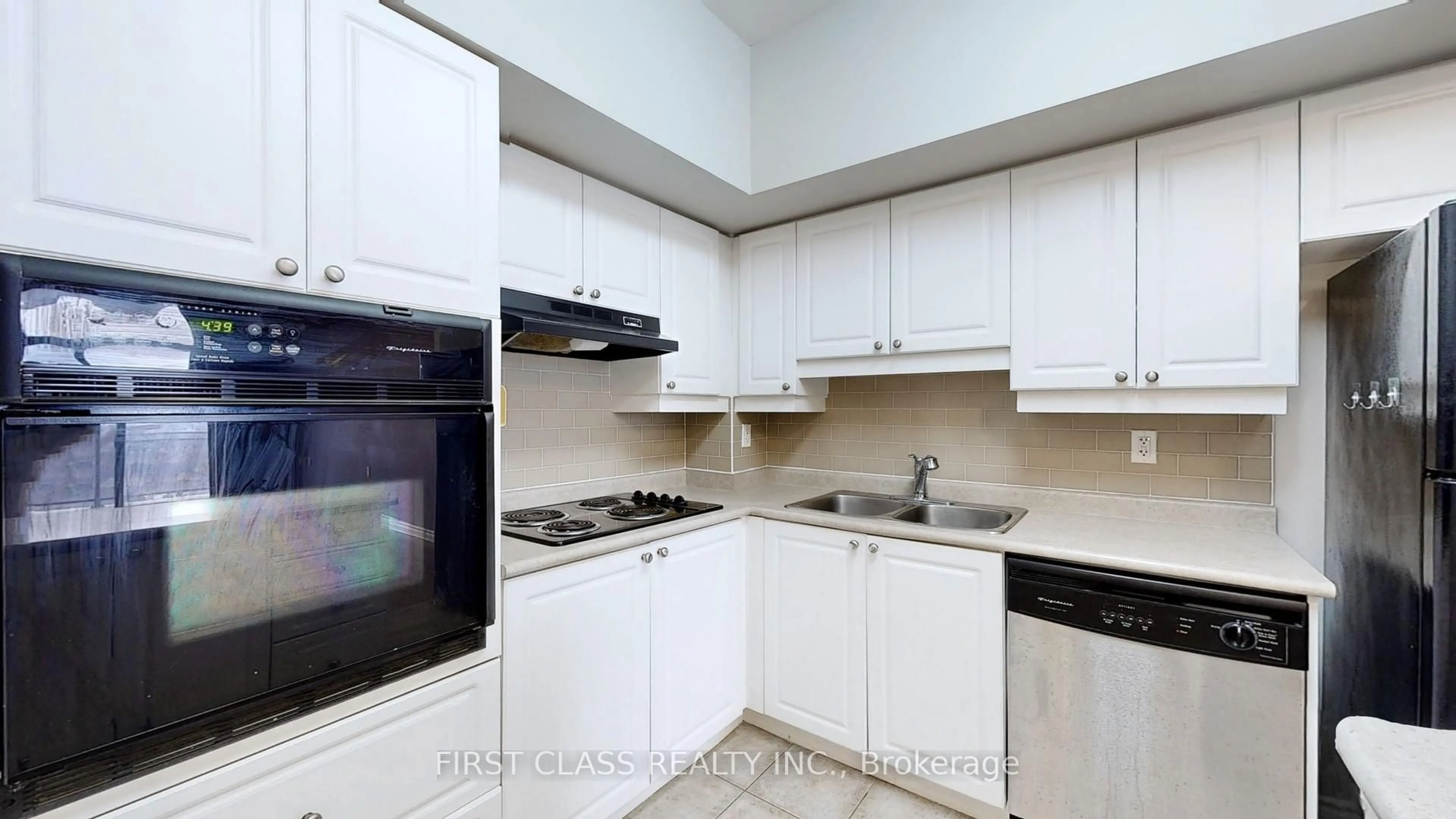 Standard kitchen, unknown for 810 Scollard Crt #1201, Mississauga Ontario L5V 0A4