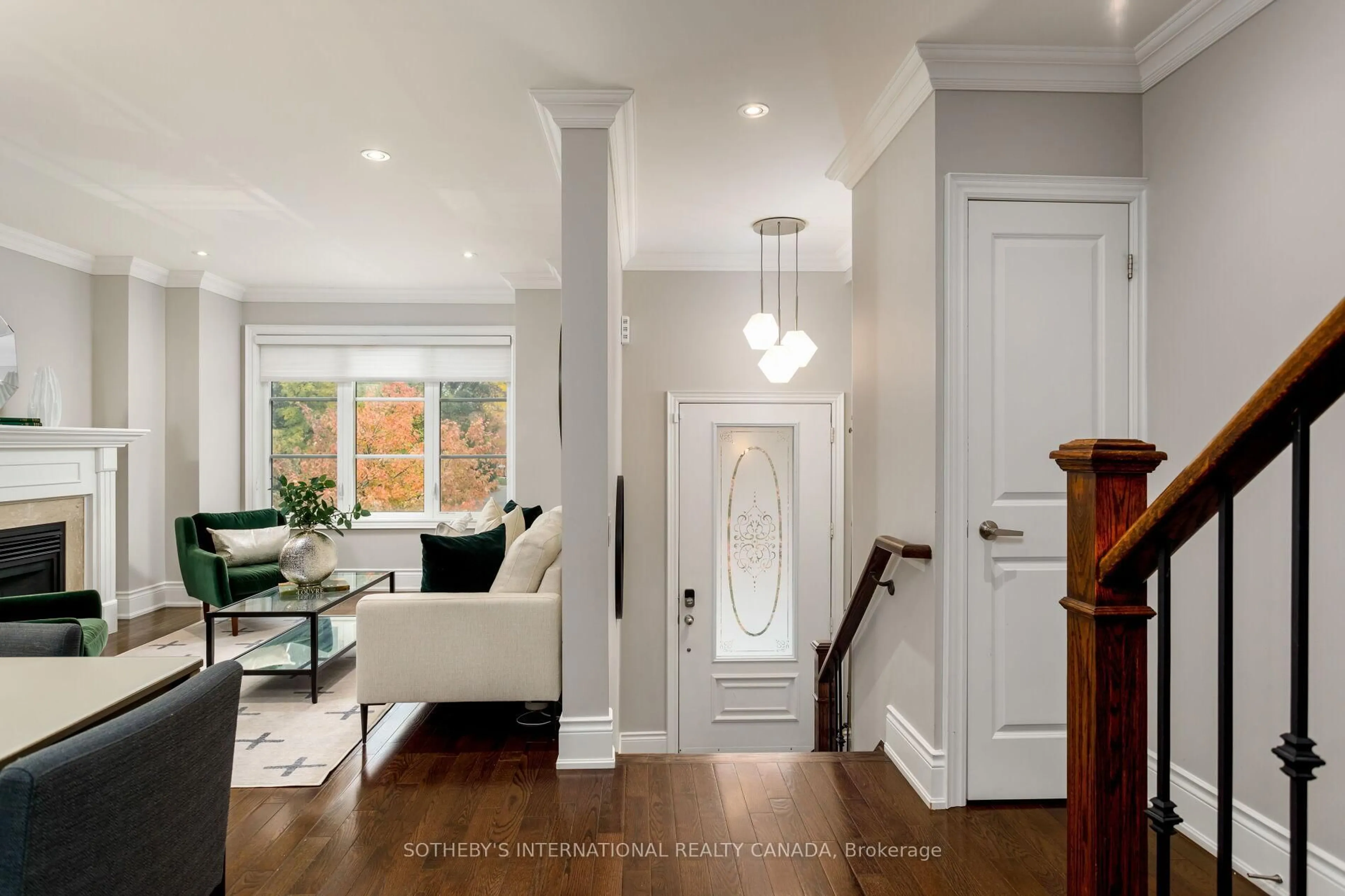 Indoor entryway for 44 Forty First St, Toronto Ontario M8W 3N6