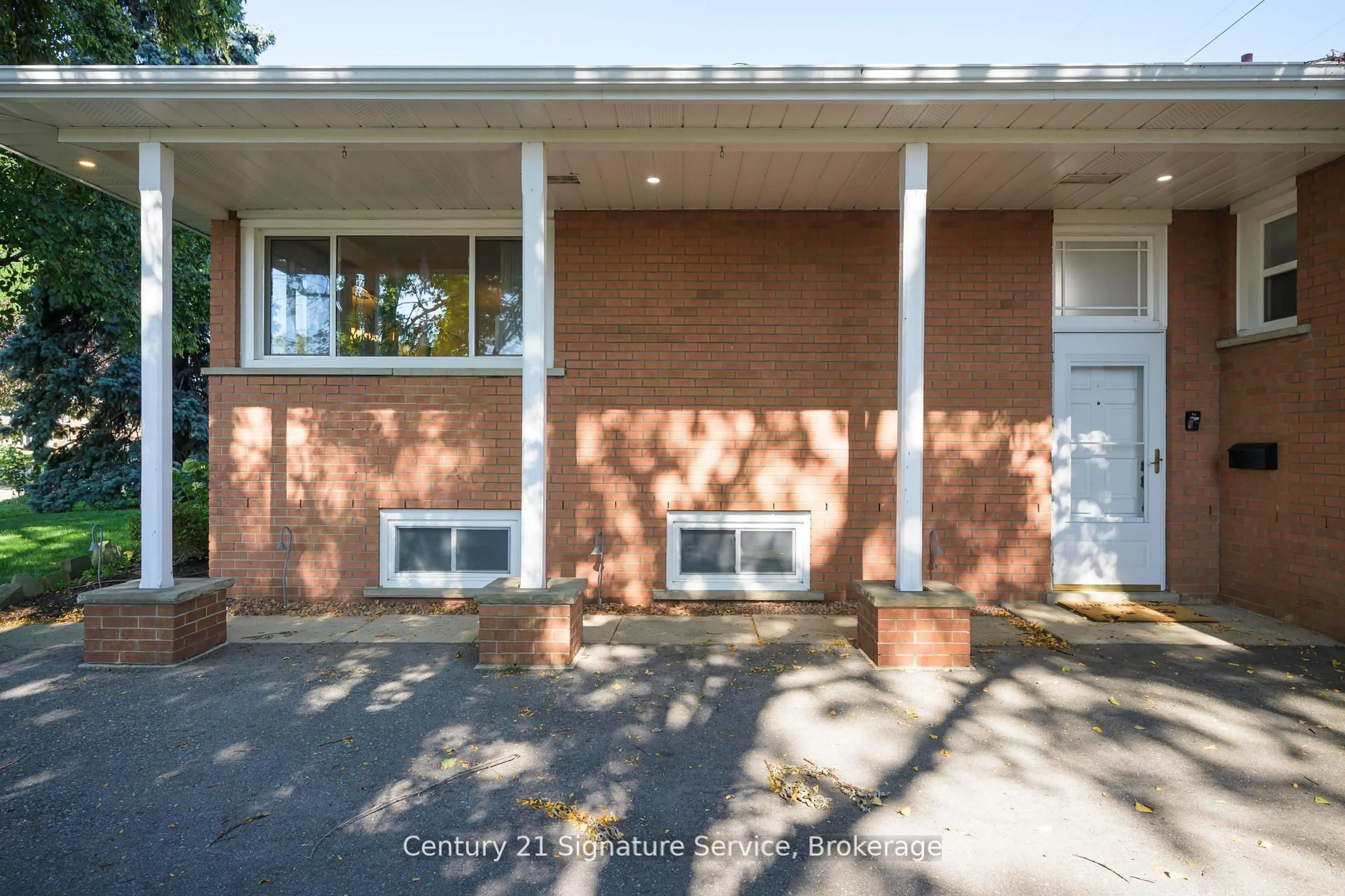Home with brick exterior material, street for 1602 Carletta Dr, Mississauga Ontario L4X 1E5