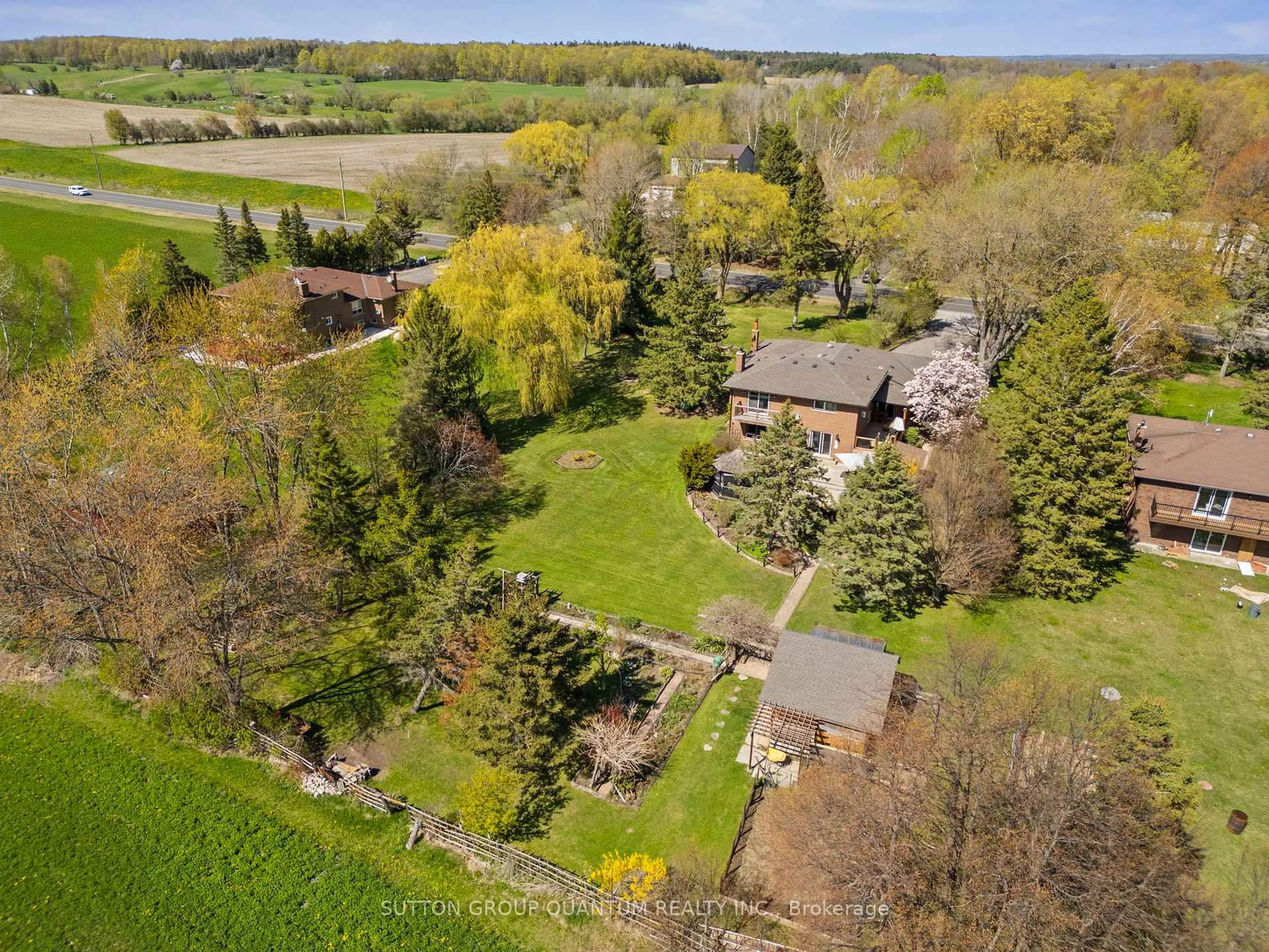 A pic from outside/outdoor area/front of a property/back of a property/a pic from drone, unknown for 14432 Innis Lake Rd, Caledon Ontario L7C 2Y7
