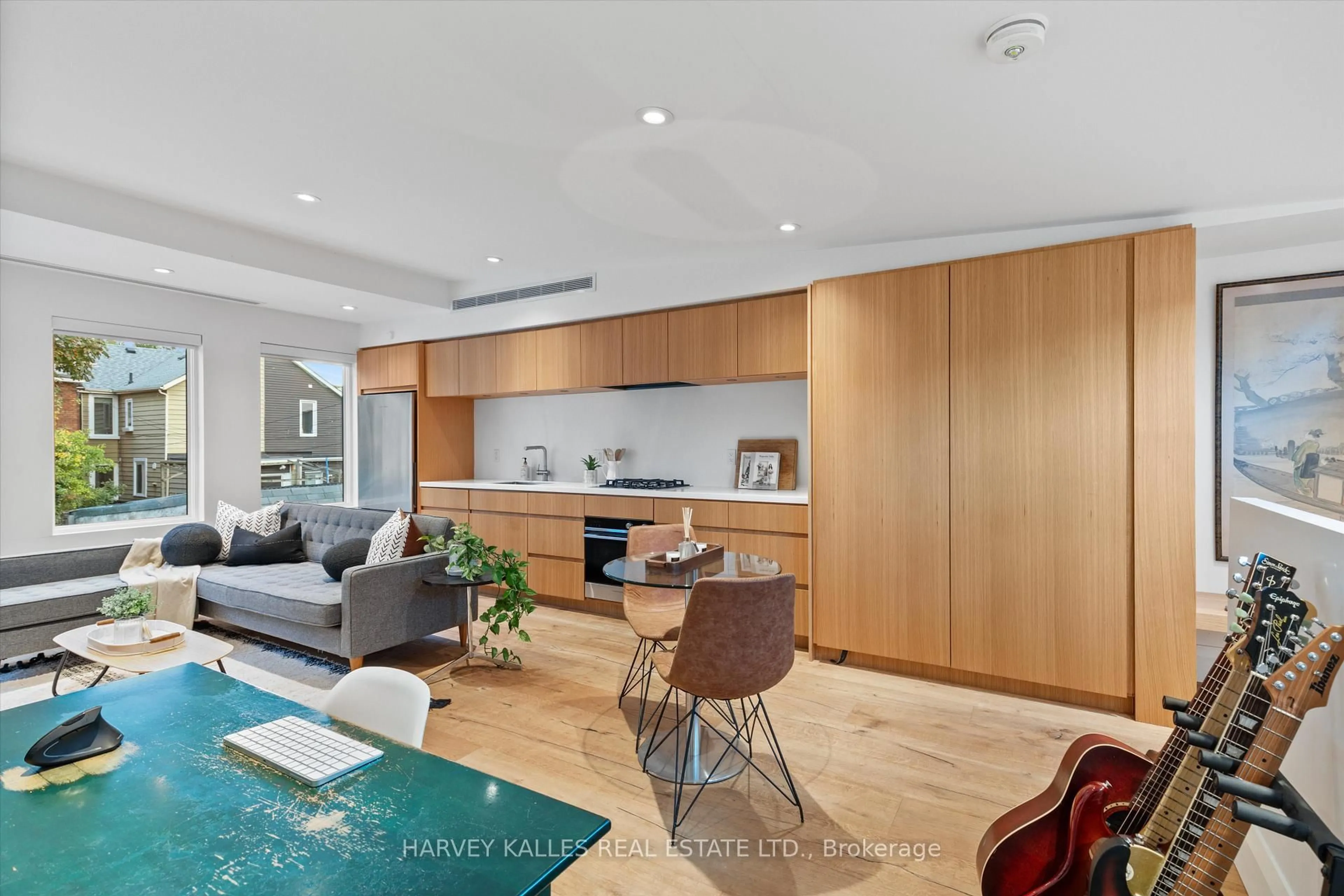 Unknown for 786 Ossington Ave #D, Toronto Ontario M6G 3V1