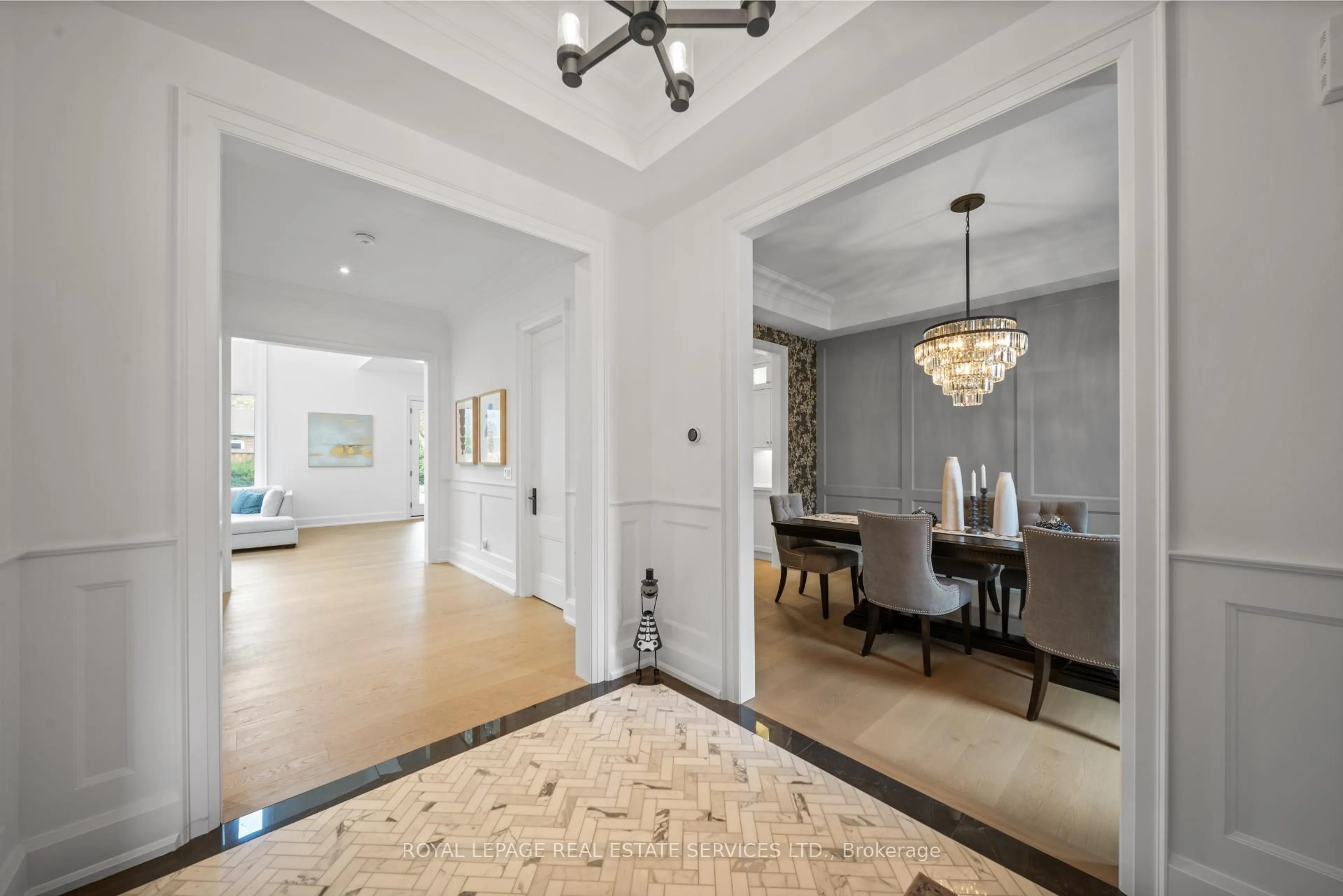 Indoor foyer for 8 Graywood Dr, Toronto Ontario M9A 1P6