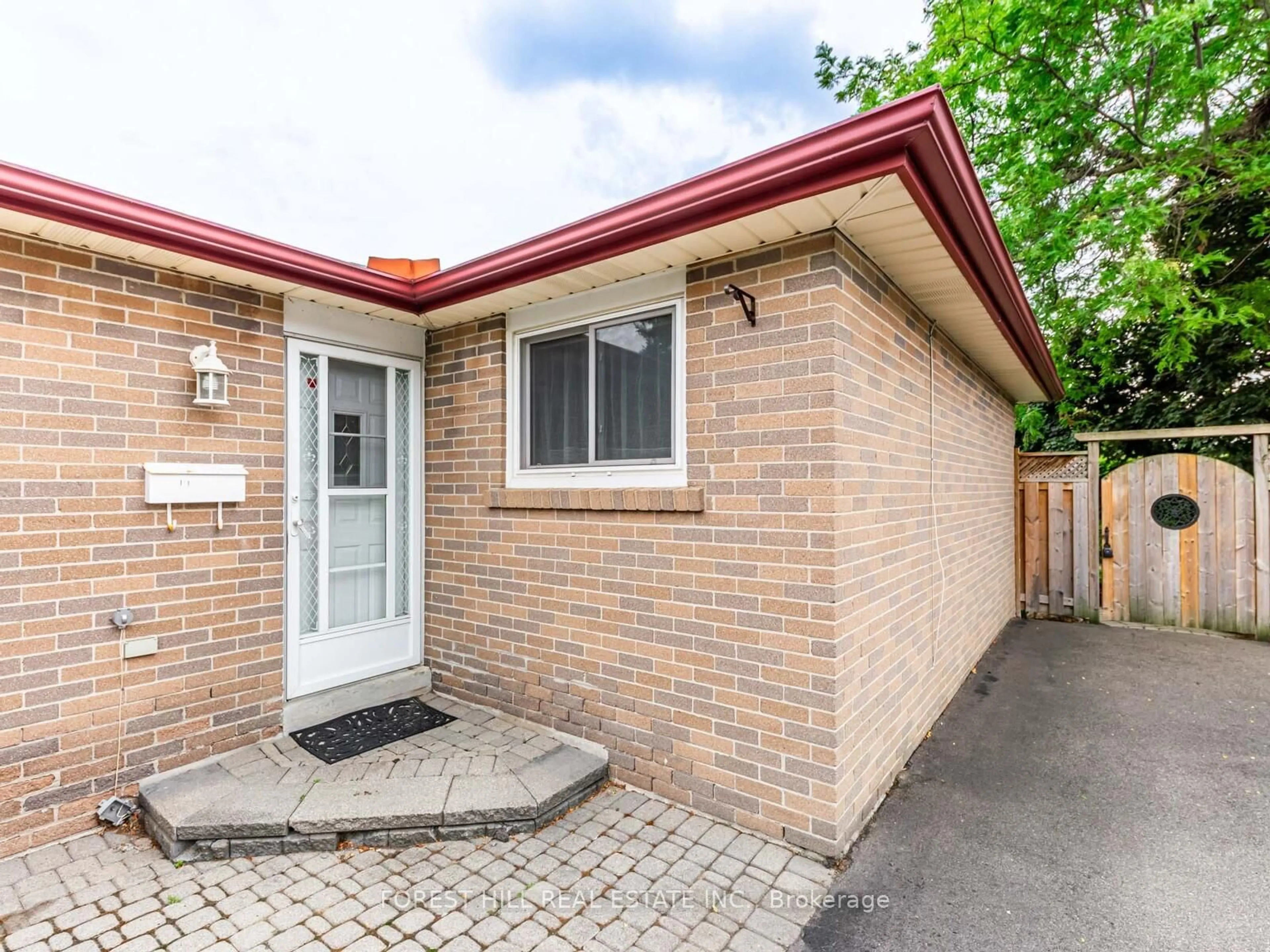 Home with brick exterior material, street for 19 Drayton Cres, Brampton Ontario L6T 3G6