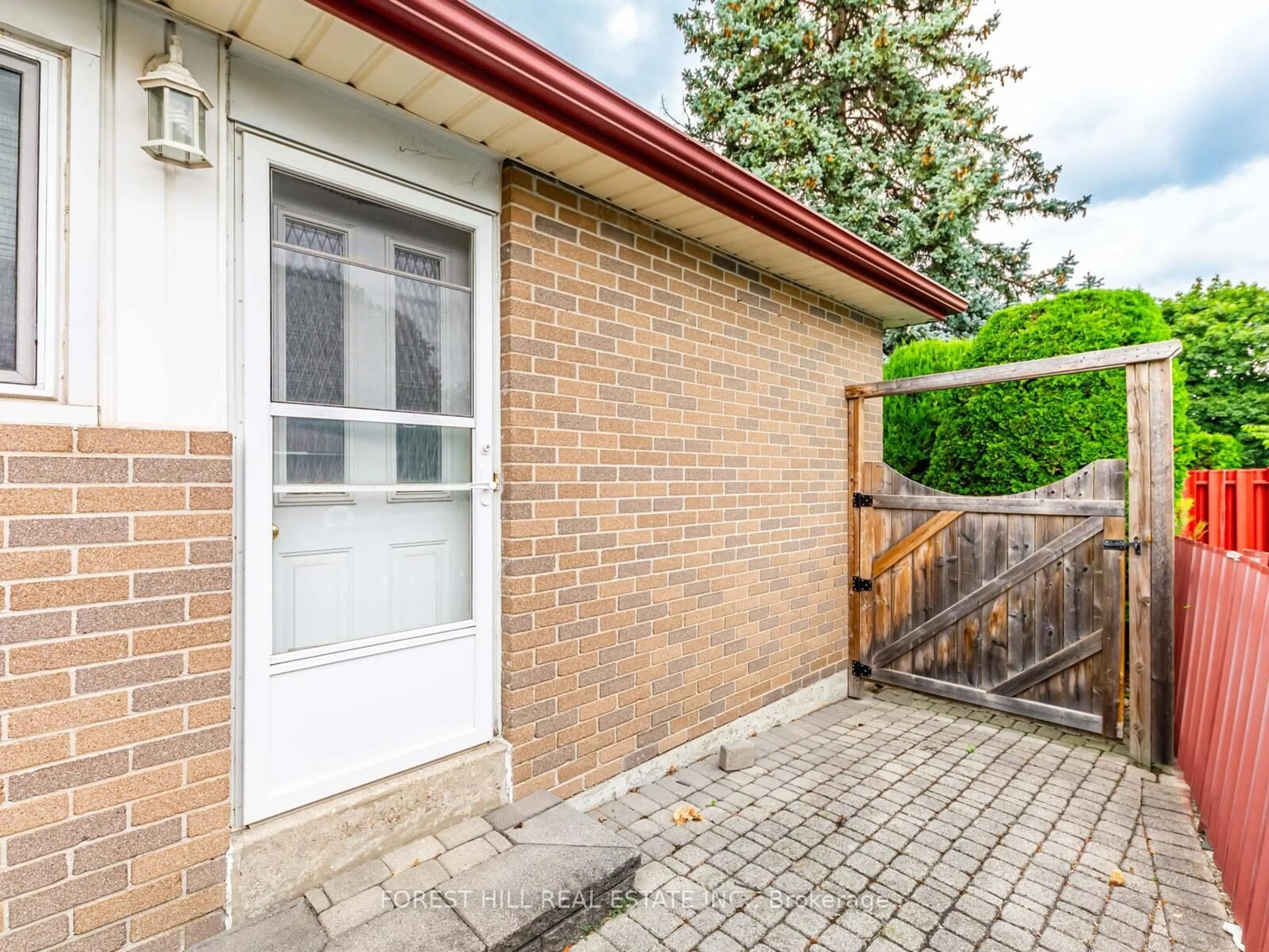 Patio, street for 19 Drayton Cres, Brampton Ontario L6T 3G6