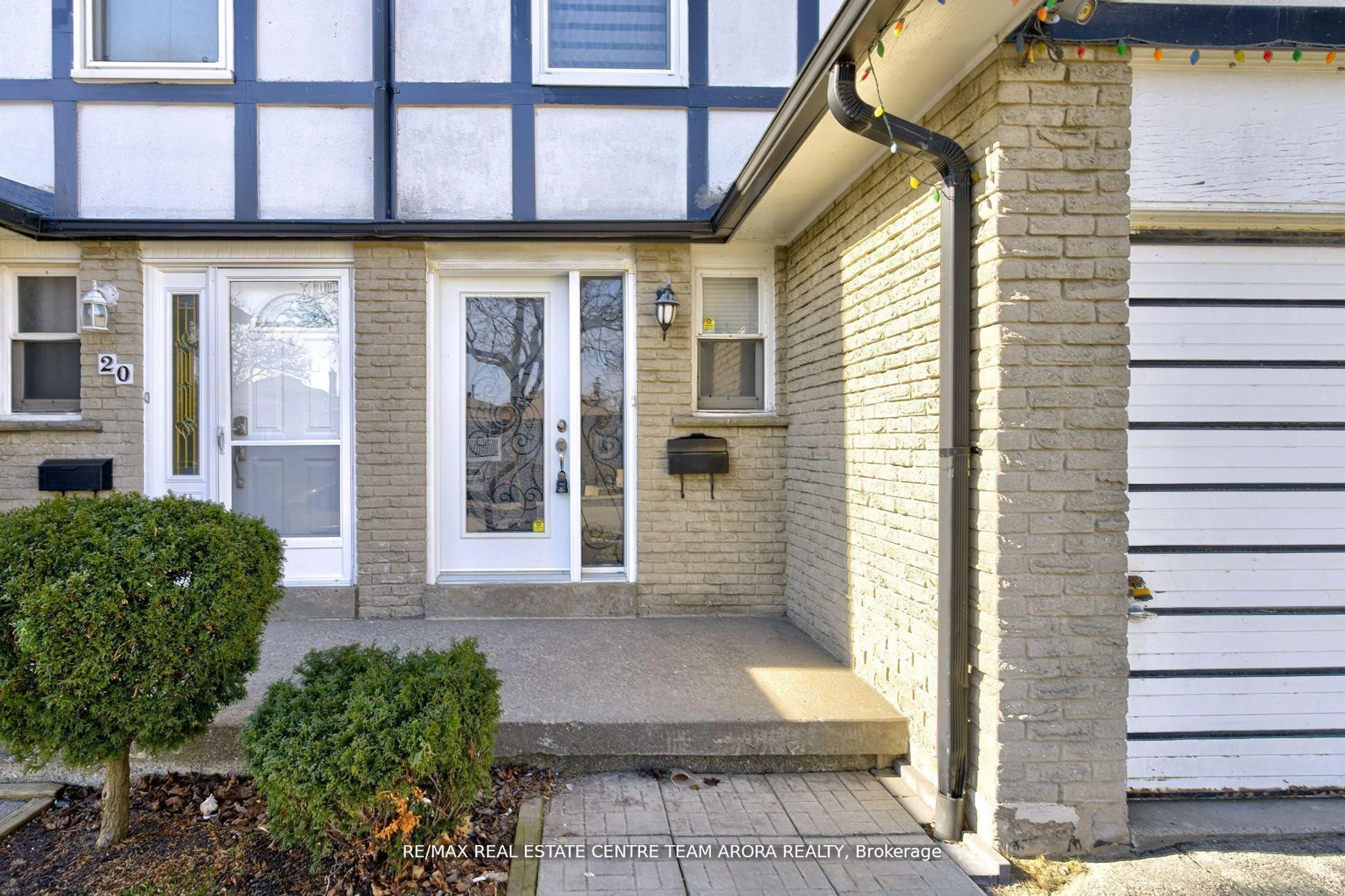 Indoor entryway for 18 Abell Dr, Brampton Ontario L6V 2V8