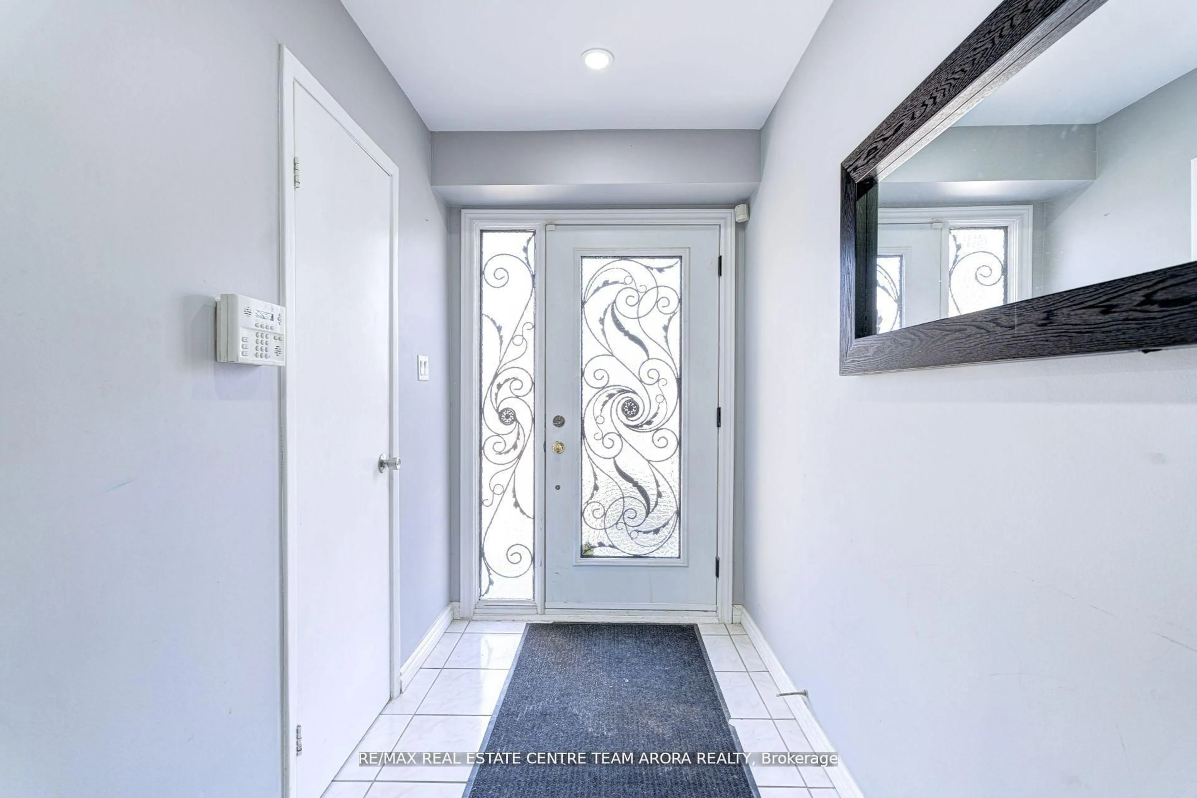 Indoor entryway for 18 Abell Dr, Brampton Ontario L6V 2V8