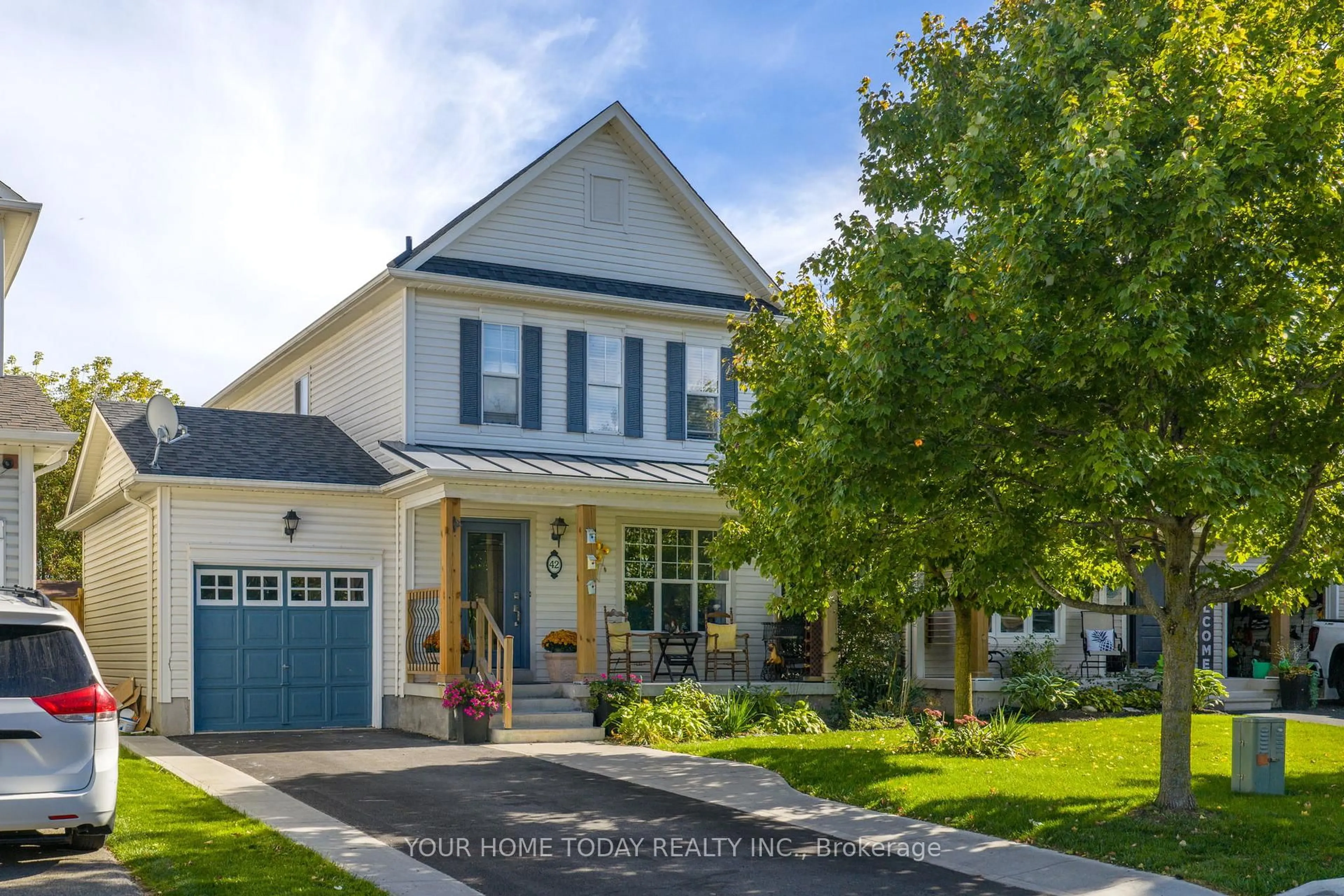 Home with vinyl exterior material, street for 42 Bonnette St, Halton Hills Ontario L7J 2Z6