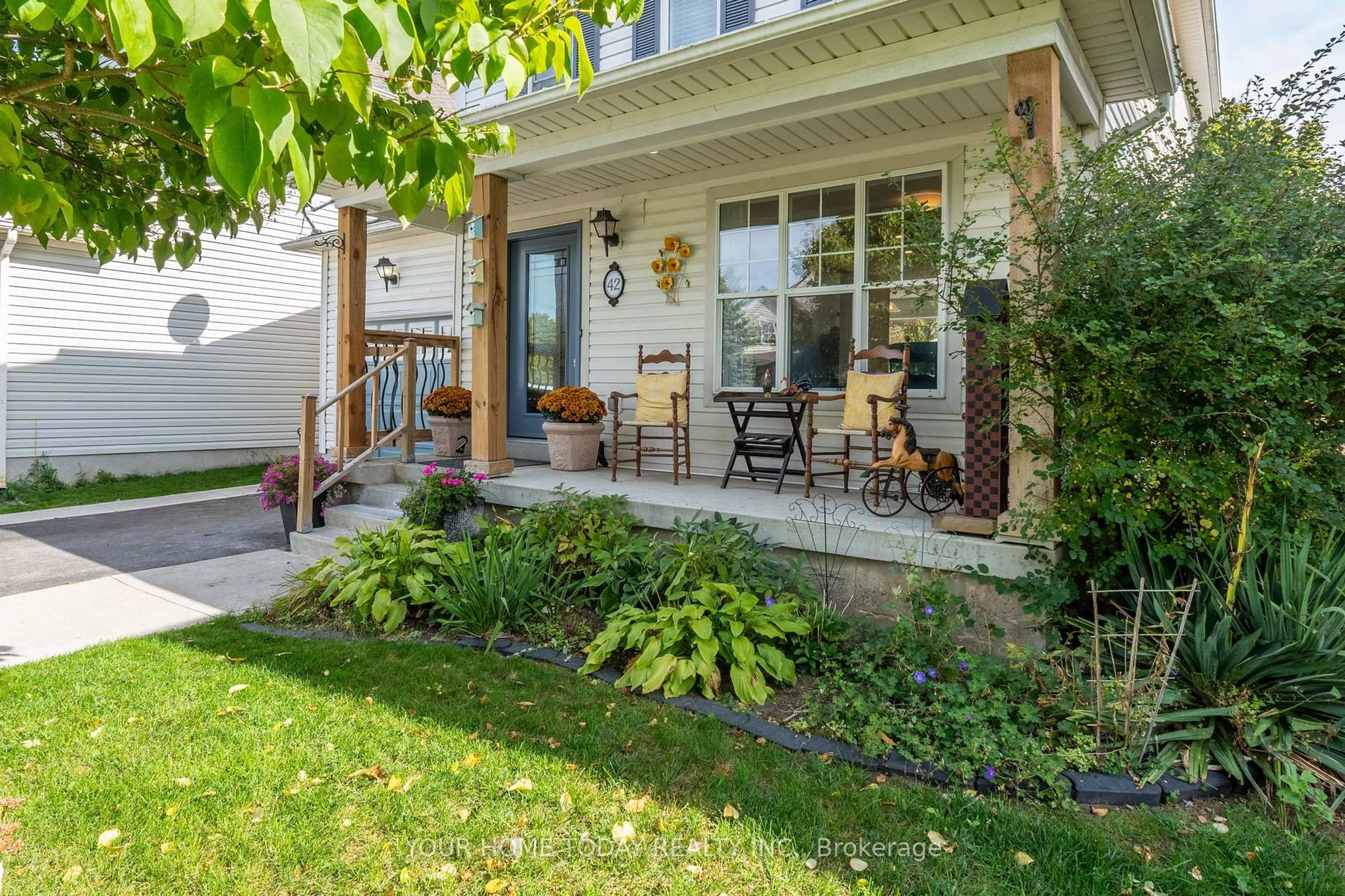 Patio, street for 42 Bonnette St, Halton Hills Ontario L7J 2Z6