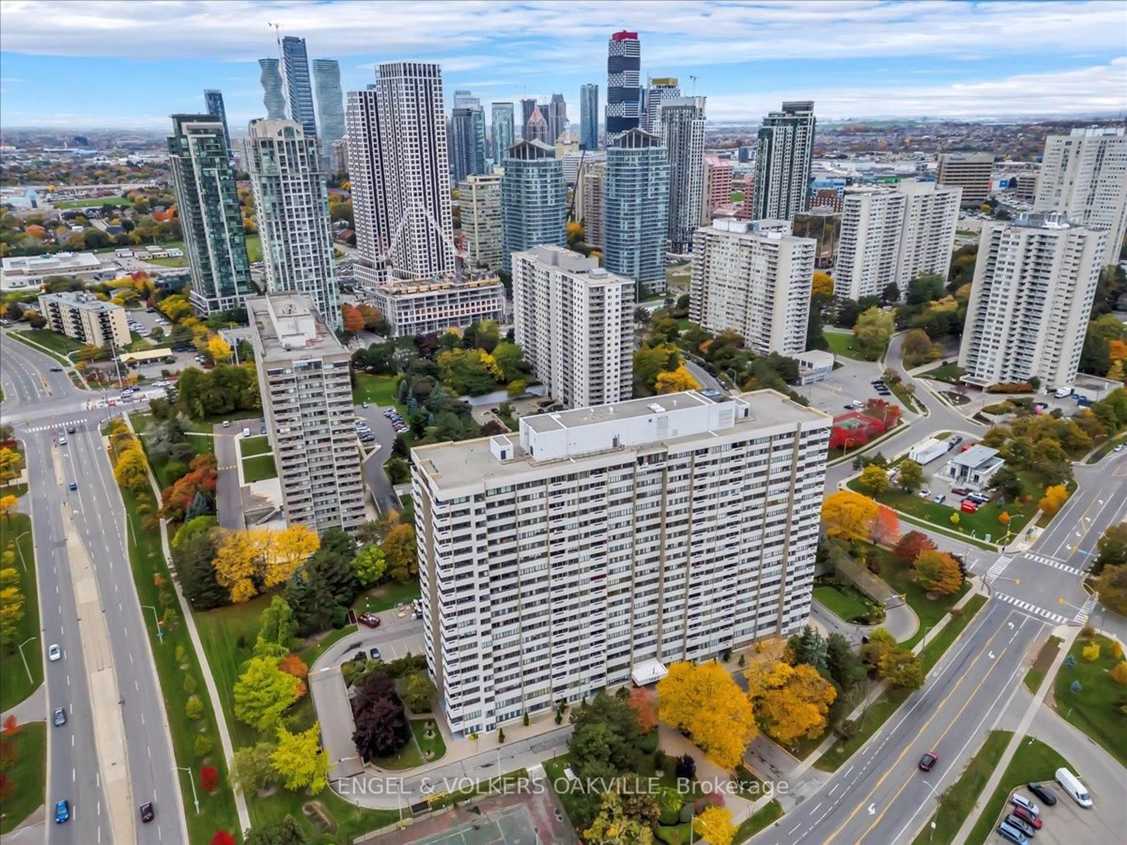 A pic from outside/outdoor area/front of a property/back of a property/a pic from drone, city buildings view from balcony for 1580 Mississauga Valley Blvd #808, Mississauga Ontario L5A 3T8