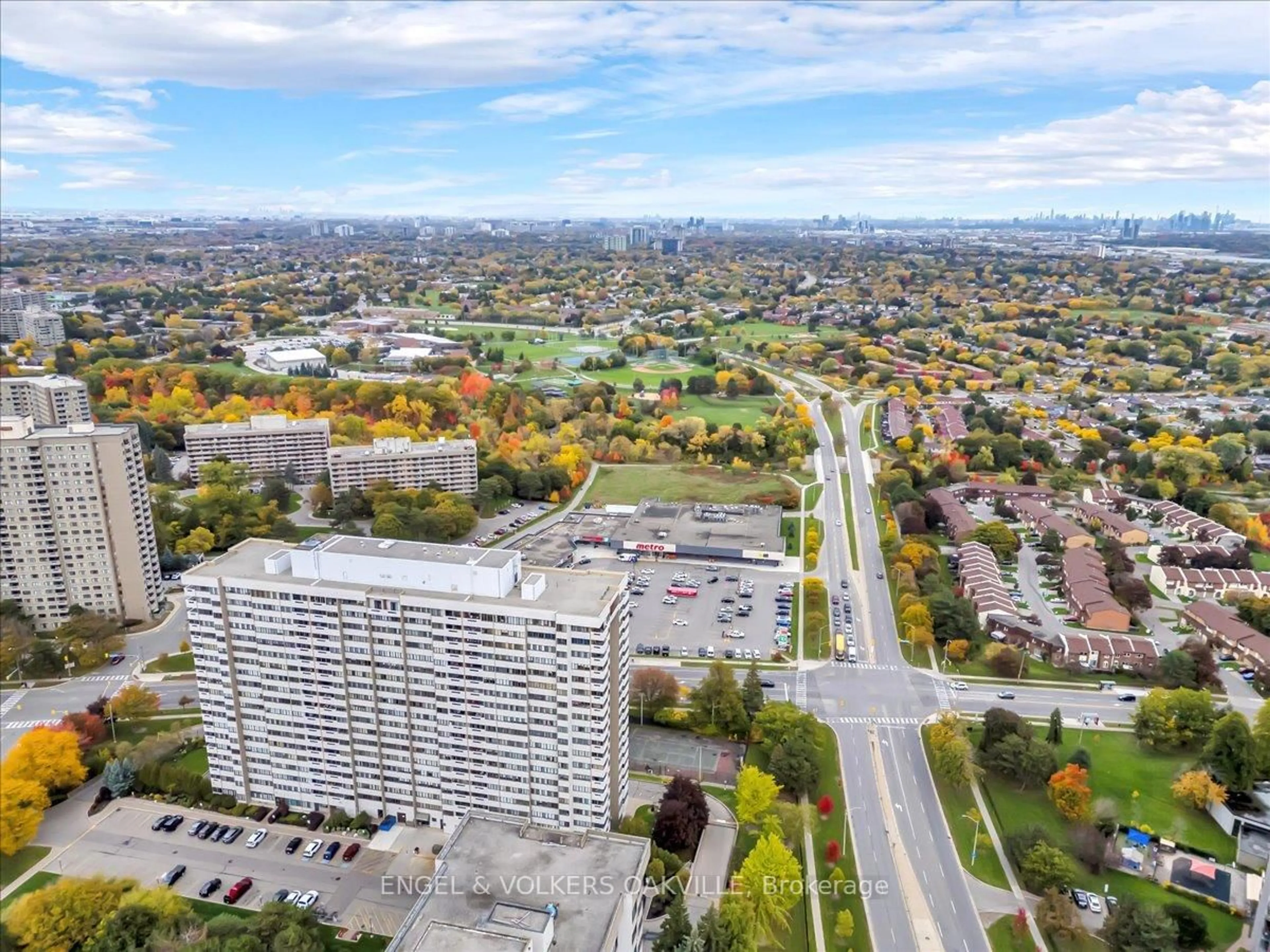 A pic from outside/outdoor area/front of a property/back of a property/a pic from drone, city buildings view from balcony for 1580 Mississauga Valley Blvd #808, Mississauga Ontario L5A 3T8