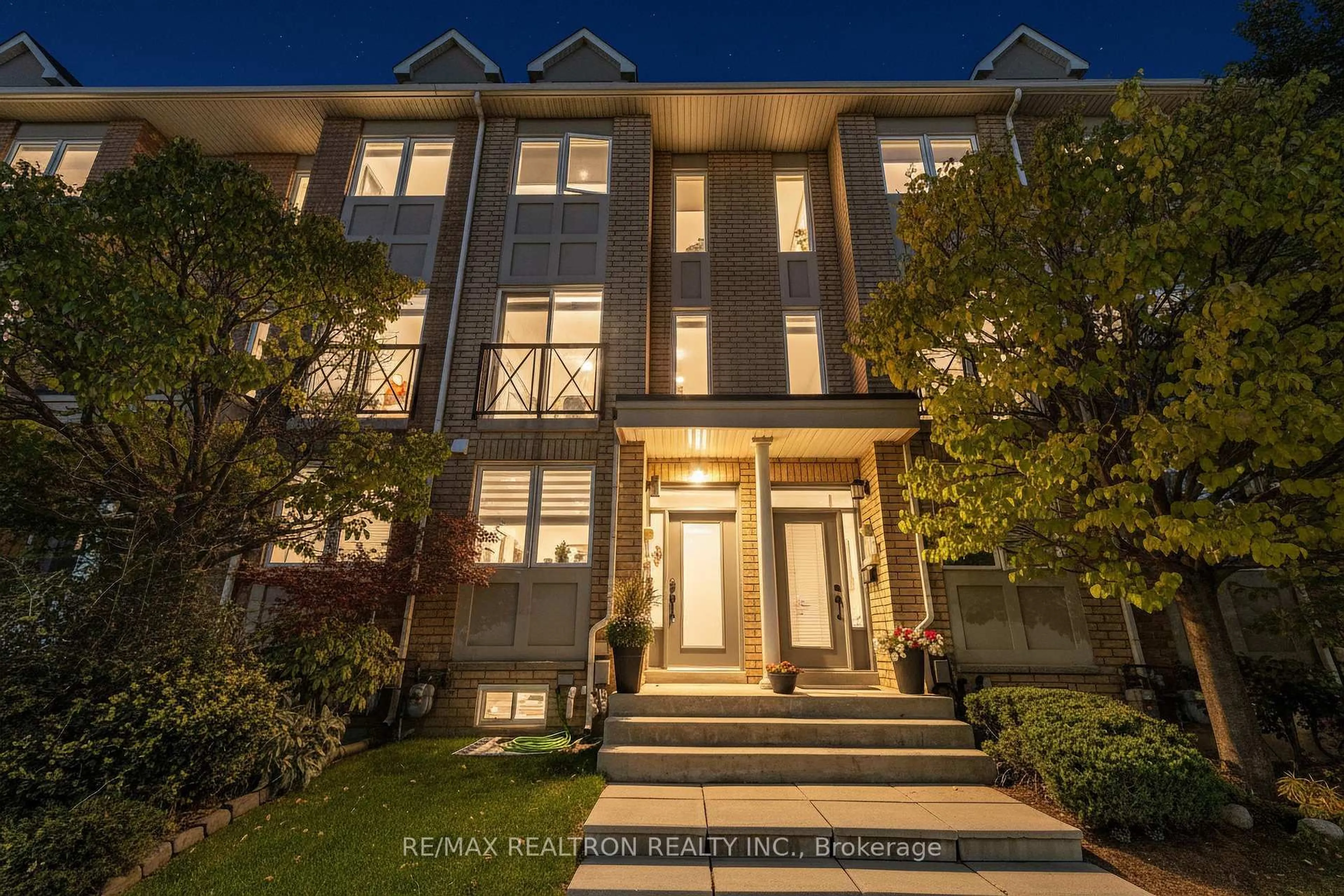 Unknown for 12 Market Garden Mews, Toronto Ontario M8Z 0A5