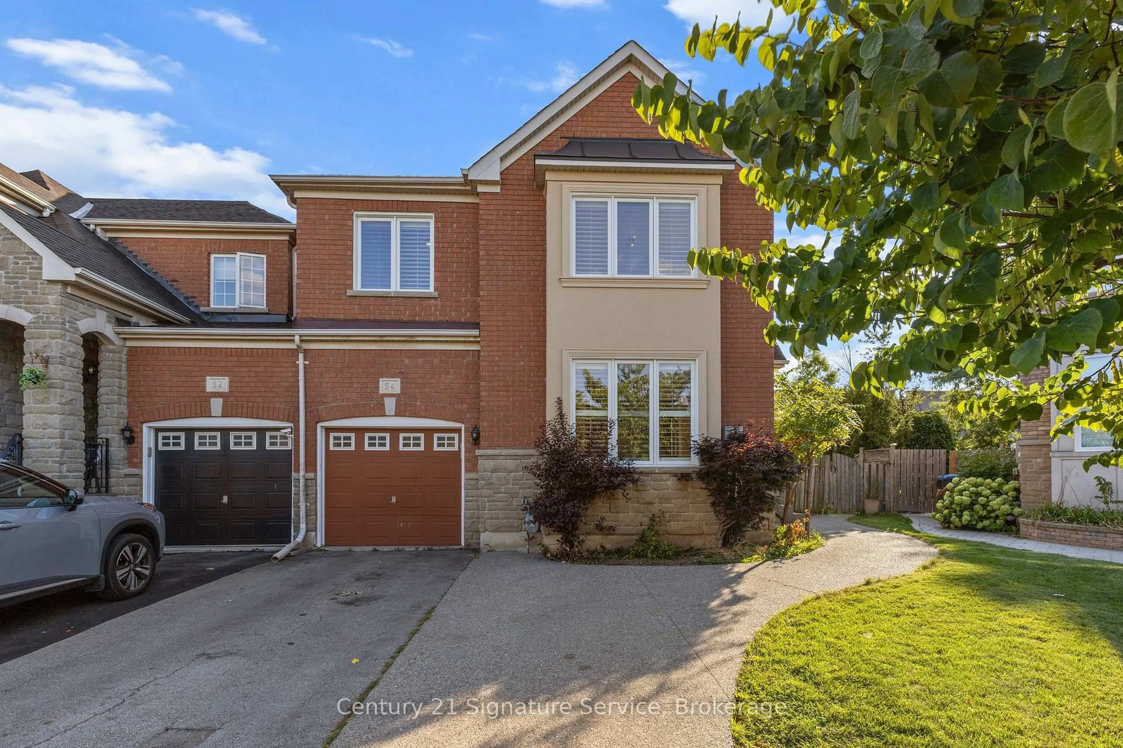 Home with brick exterior material, street for 54 Millhouse Mews, Brampton Ontario L6Y 5J8