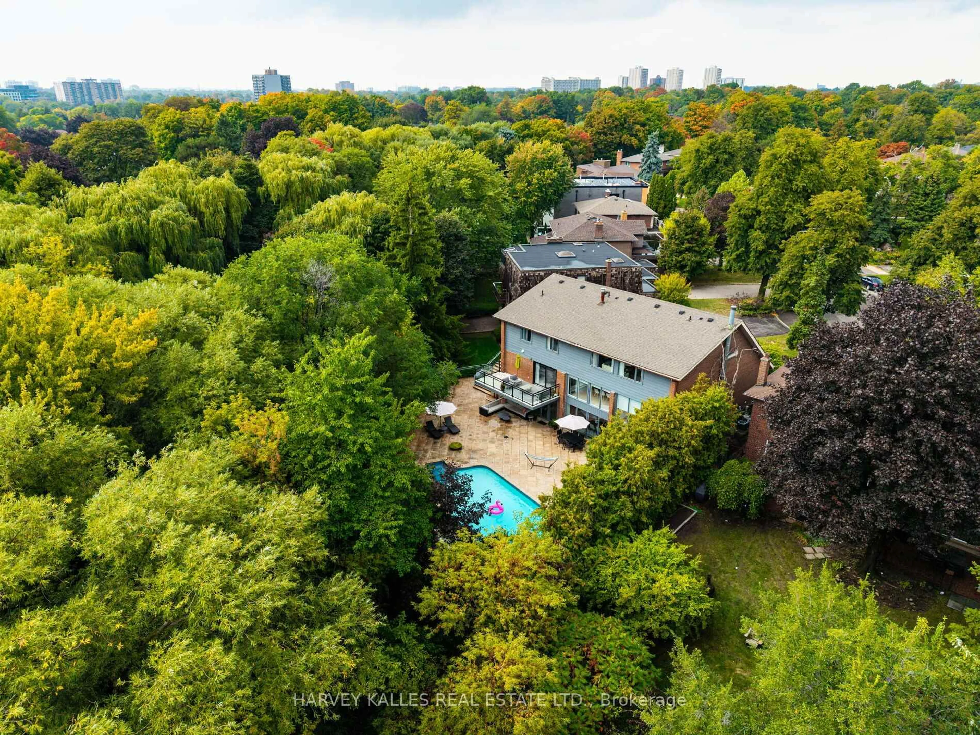 A pic from outside/outdoor area/front of a property/back of a property/a pic from drone, water/lake/river/ocean view for 30 Neilor Cres, Toronto Ontario M9C 1K4